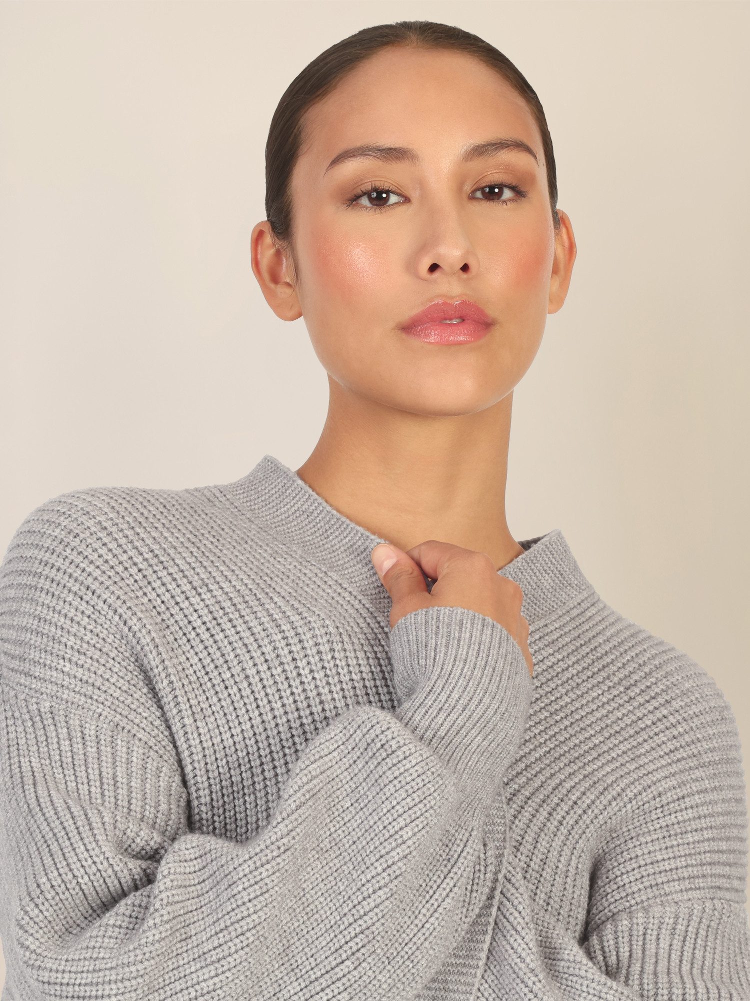 Apart Strickjacke mit aufgesetzten Taschen