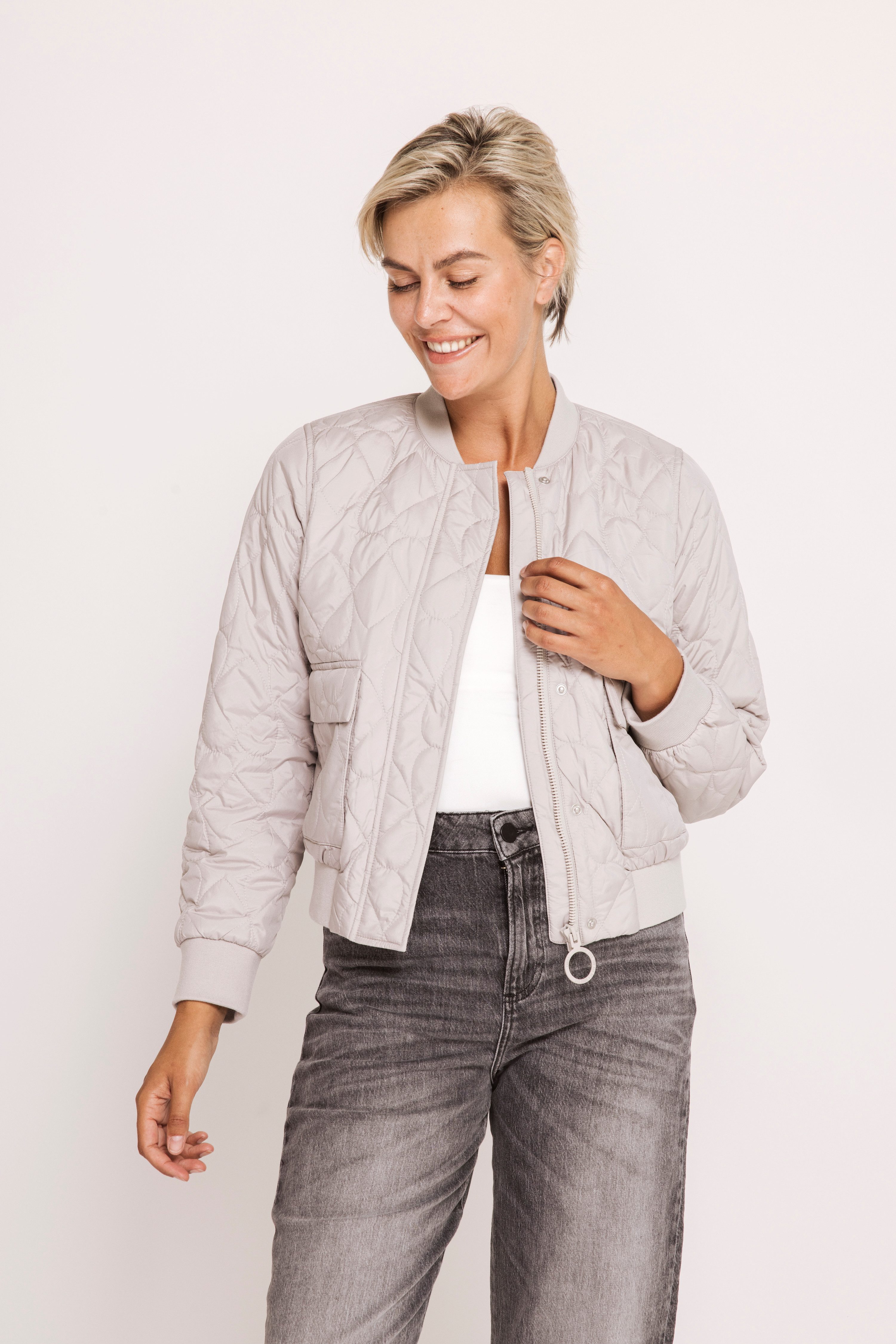 Zhrill Kurzblazer ZHJULIE PADDED im Blouson-Look und mit Steppung