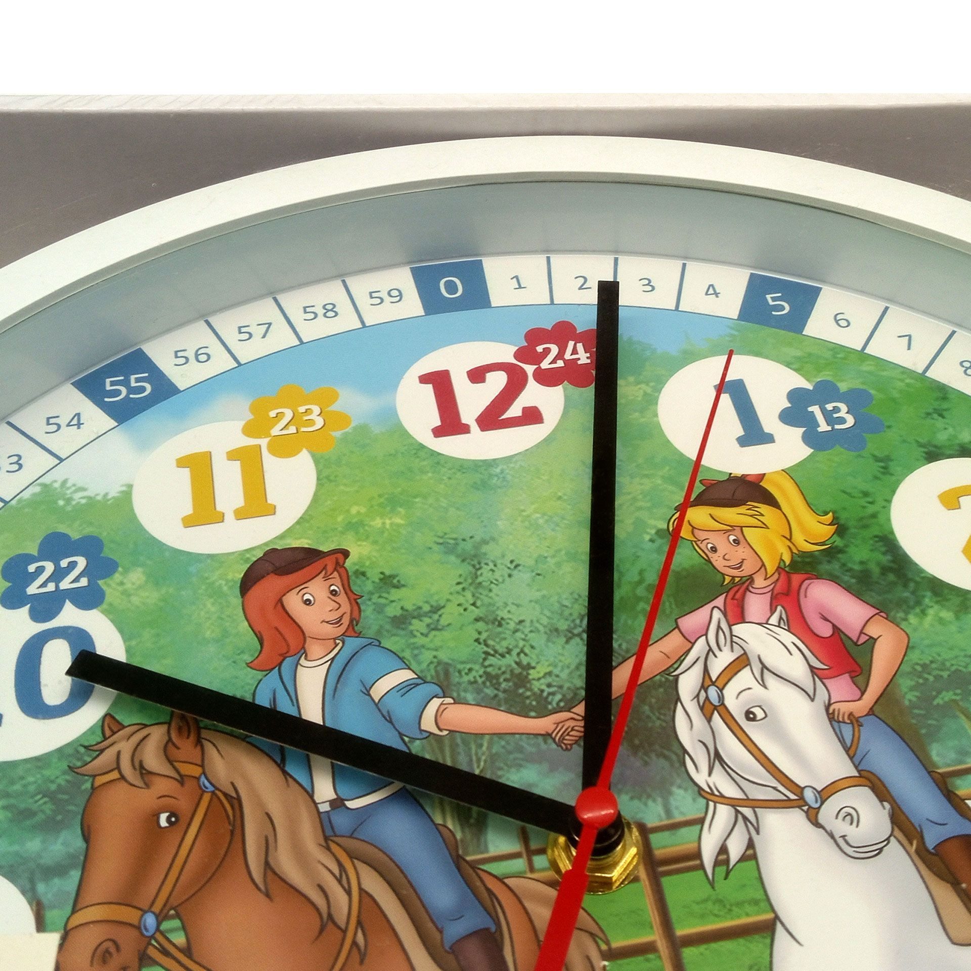 K&L Wall Art Wanduhr Bibi & Tina Wanduhr Mädchenzimmer Lernuhr mit Lernzifferblatt (Traumhafte Wanddeko Kinderzimmer Lernuhr ohne Tickgeräusche) – Bild 5 von 5