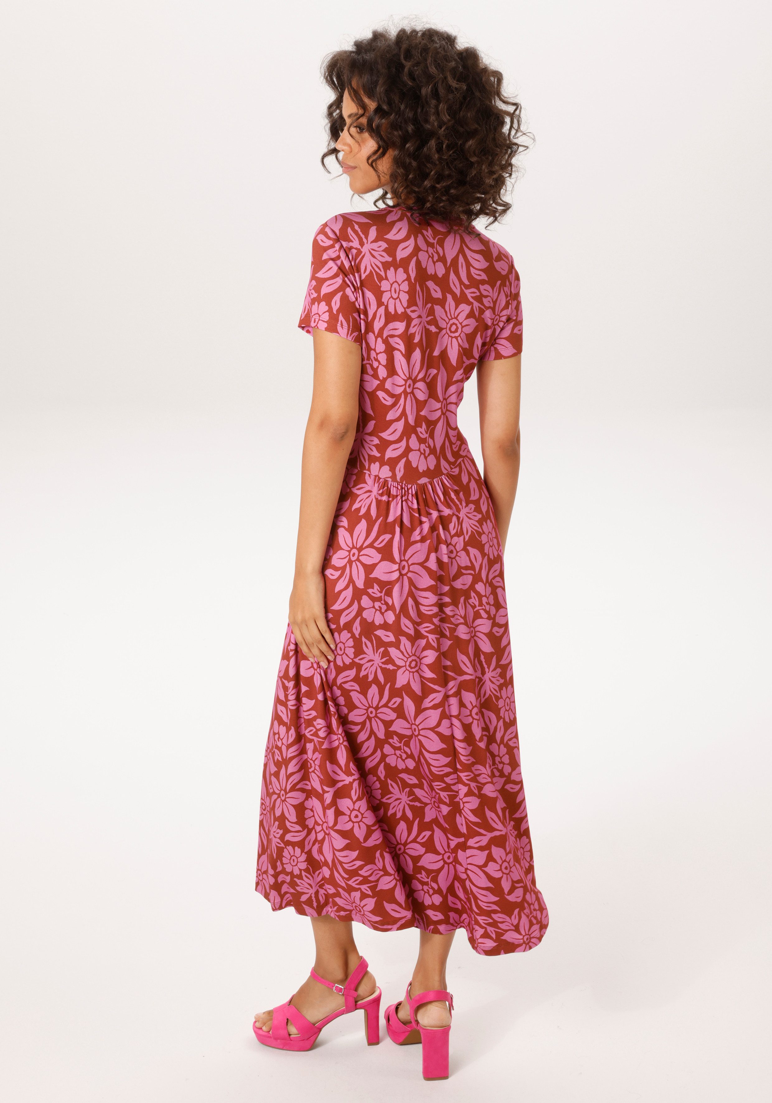 Aniston CASUAL Sommerkleid mit trendfarbenem, grafischen Blumendruck - NEUE günstig online kaufen