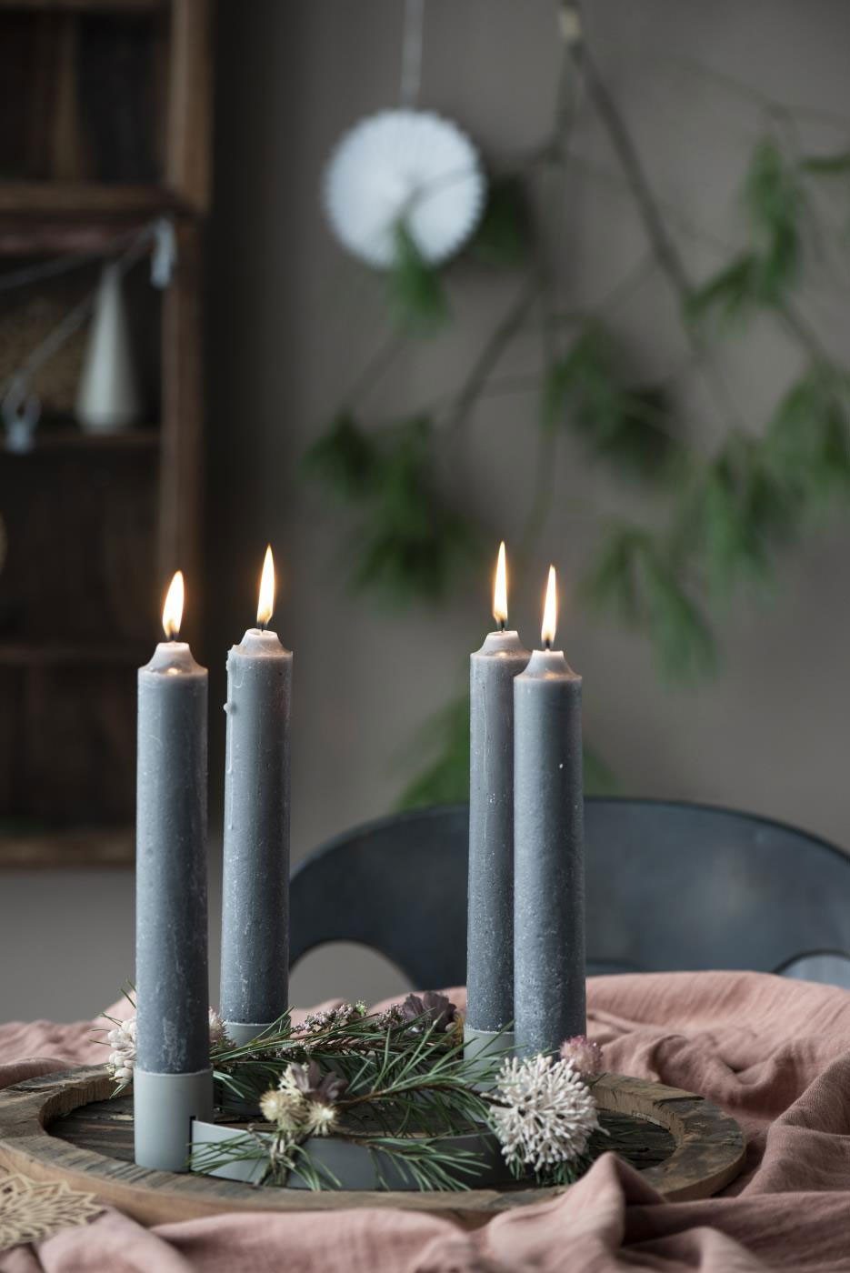 LS-LebenStil Tafelkerze Exklusive Stabkerzen Ribe Rustik 4´er Set Grau 18x2,2cm (Made in Denmark - iB Laursen Denmark - Unparfümiert Spitzkerzen Tafelkerzen, 4-tlg., für Tischdeko Hochzeit Taufe Advent Weihnachten)