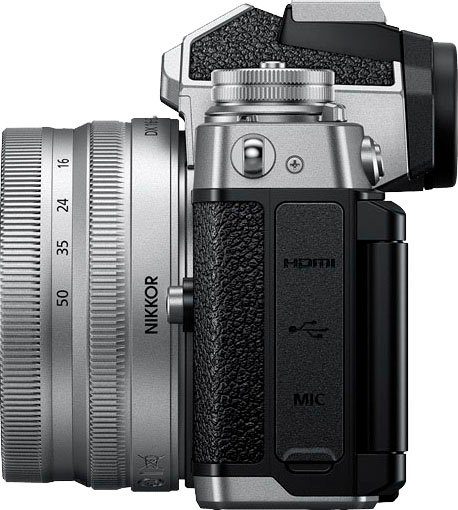 Nikon Z fc + 16-50 VR Systemkamera (NIKKOR Z DX 16-50 mm 1:3,5-6,3 VR Silver Edition, 20,9 MP, Bluetooth, WLAN)
