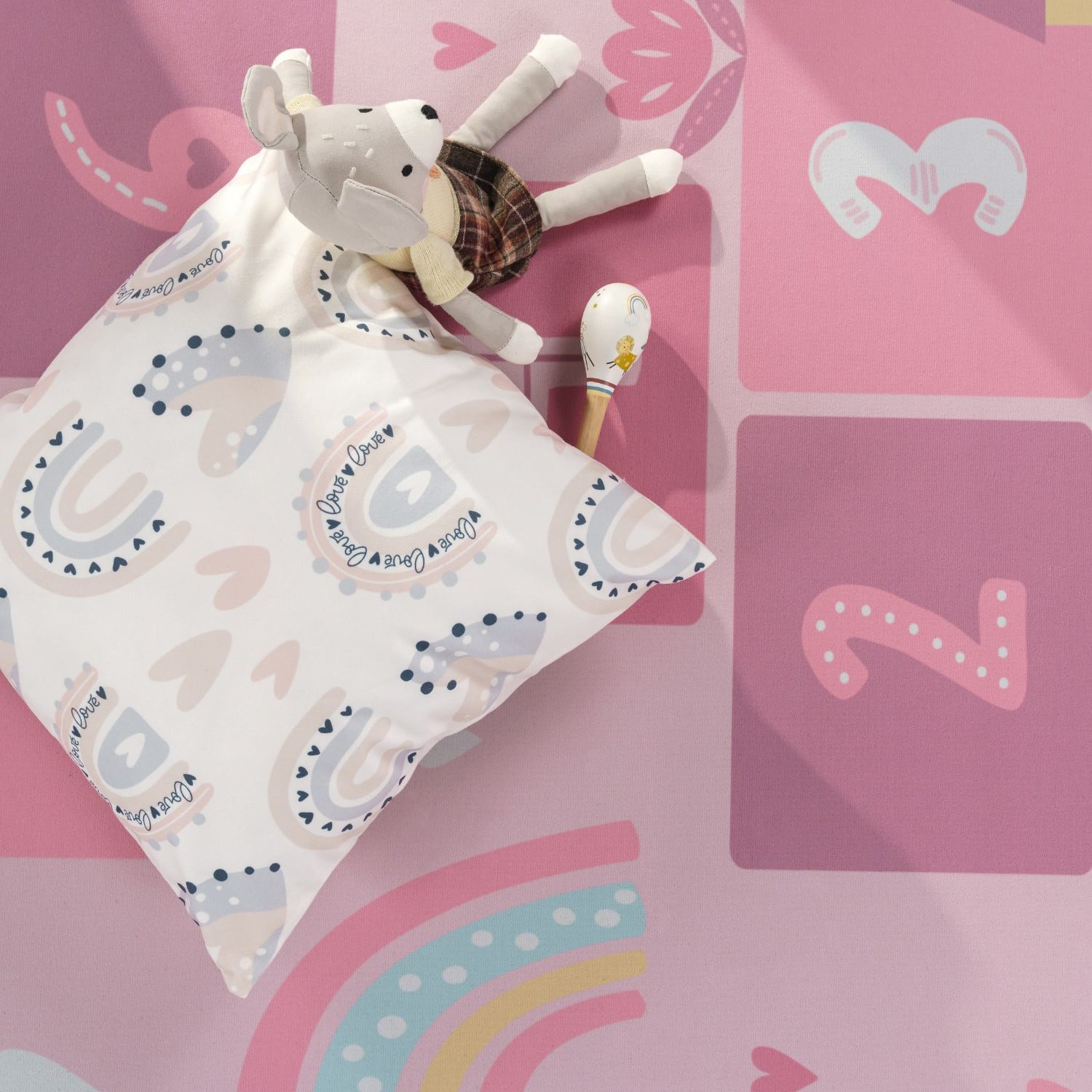 KADIMA DESIGN Kinderteppich waschmaschinenwaschbar Prinzessinnen‑Hüpfkästchen‑Muster Kinderteppich, Quadrat, Höhe: 4 mm, 100% Polyester, Rücken aus Felt + Dots, Quadrat, 200Scm, Pink
