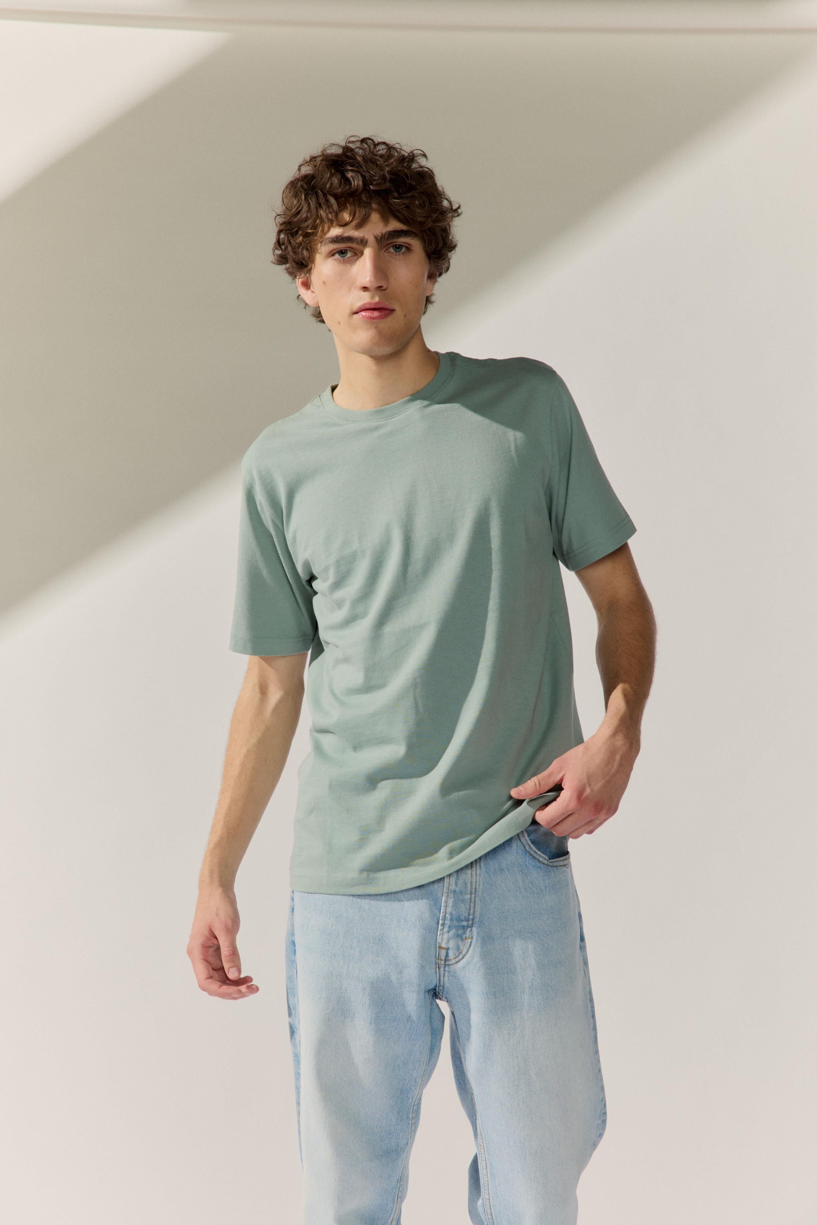 BASEFIELD T-Shirt