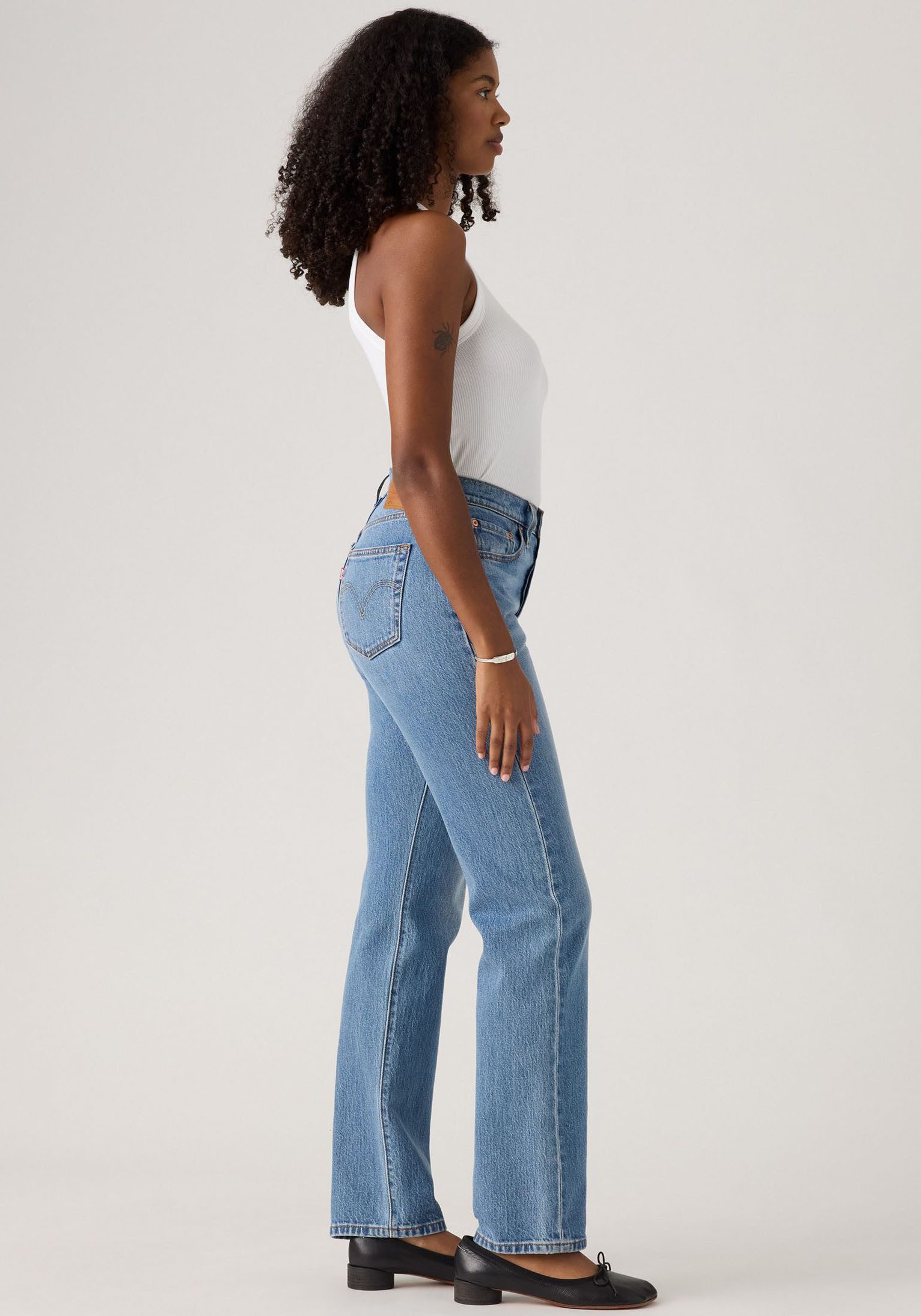 Levi's® Stretch-Jeans LV Jeans 501 CURVE BLACKS Die Passform schmeichelt kurvigen Figuren – Bild 5 von 5