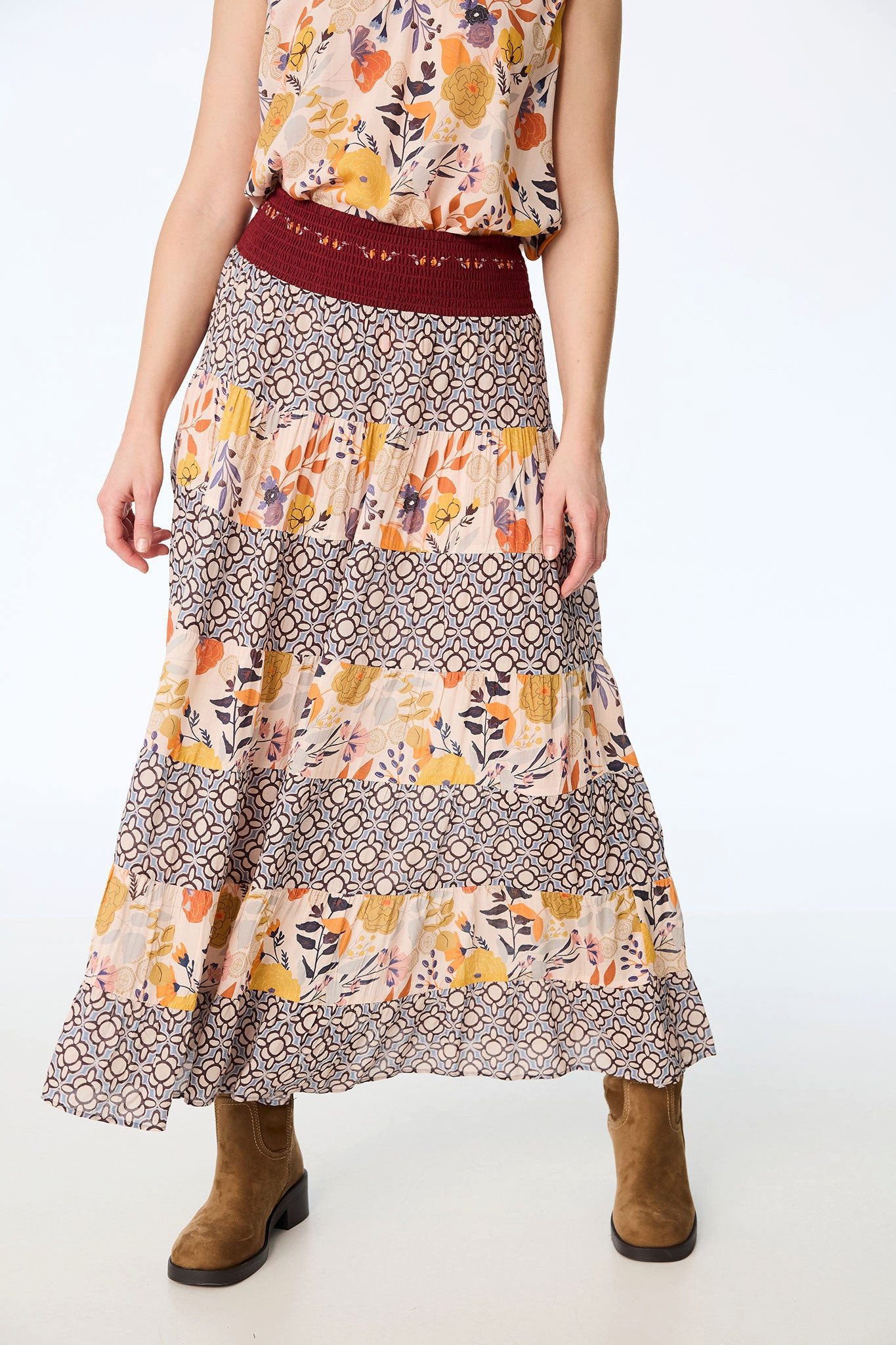 Himalaya Clothing Stufenrock Rock Damen aus kunstvollen Stufen mit Ornamenten und floralen Motiven Maxirock aus hochwertiger Viskose atmungsaktiv