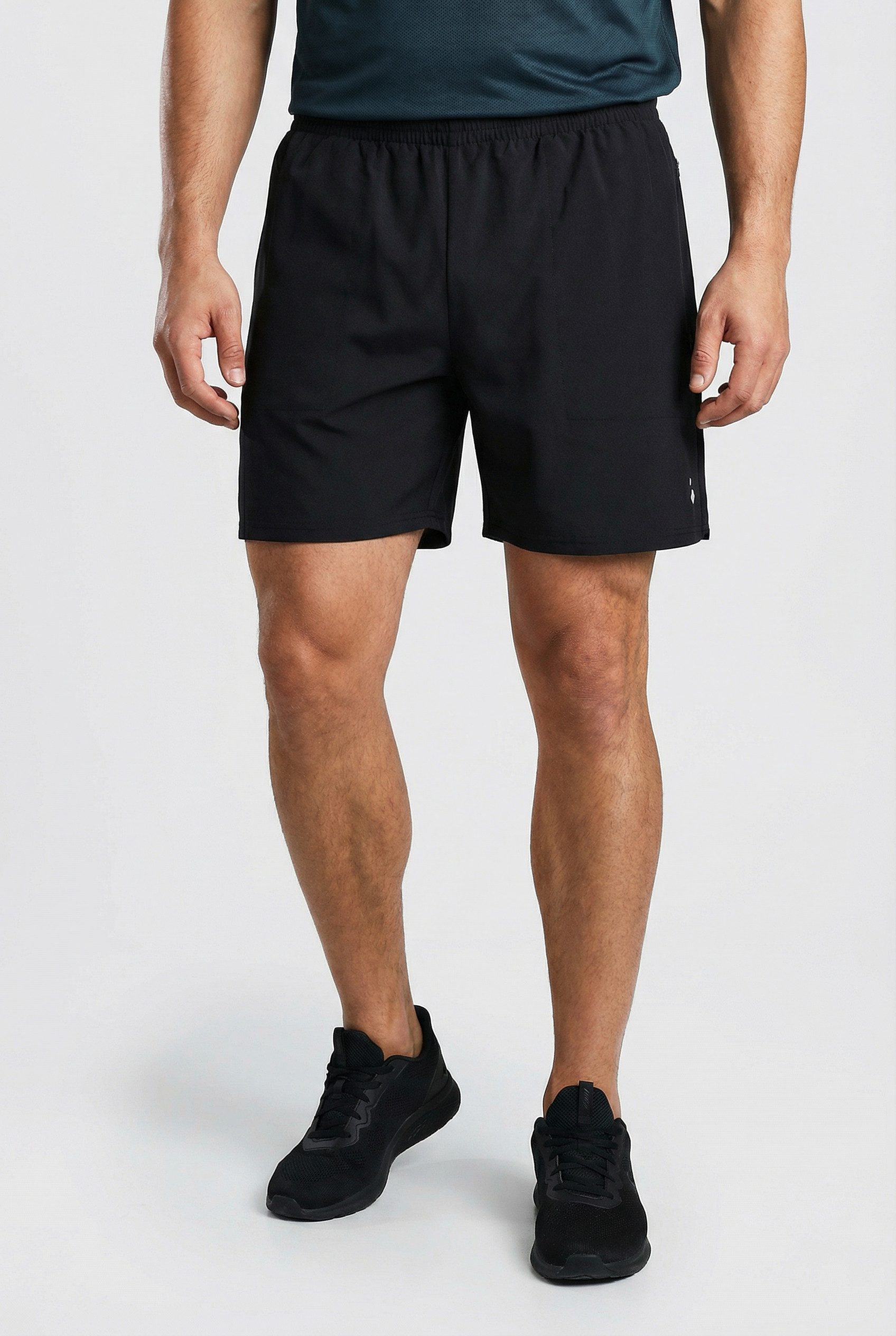 hummel Trainingsshorts HMLPULSE WORKOUT SHORTS mit elastischem Bund, reguläre Passform, gewebter Stoff