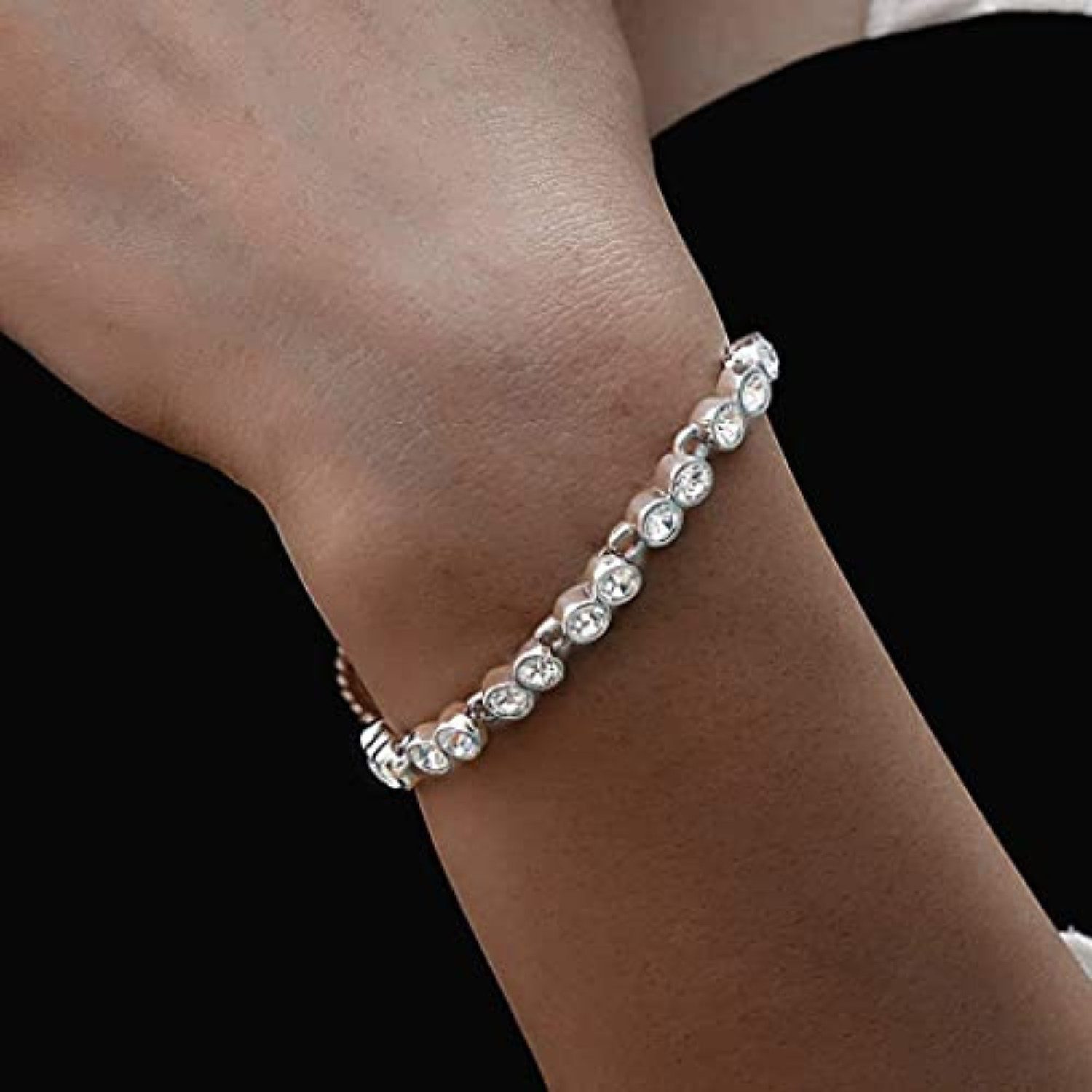 Lisandra Scott Tennisarmband Strahlendes Shiny Deluxe Tennisarmband mit funkelnden Steinen, 17,5 cm Luxus – das Armband, das Stil, Glanz & Komfort vereint