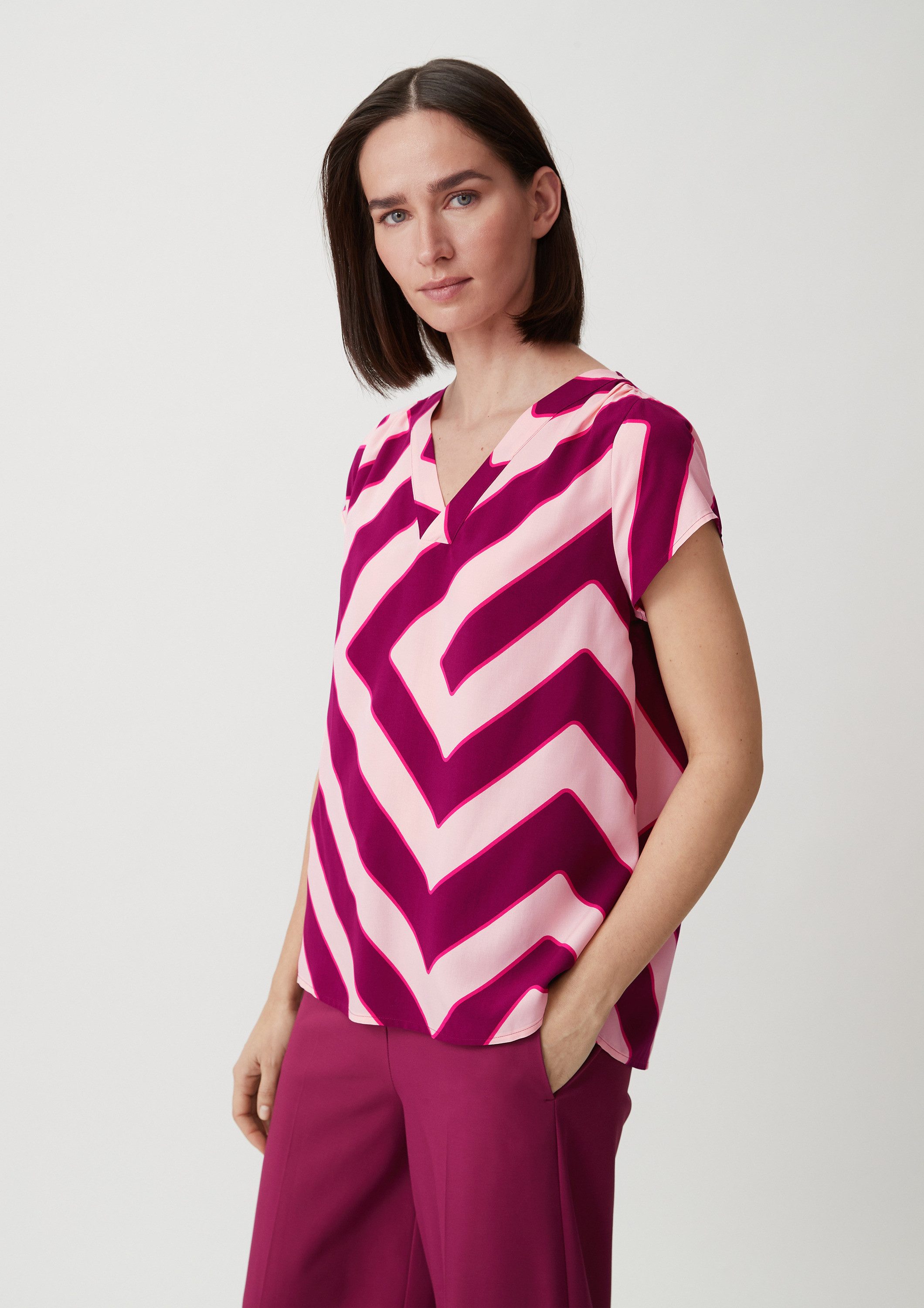 comma Kurzarmbluse Bluse Viskosebluse mit Allover-Print