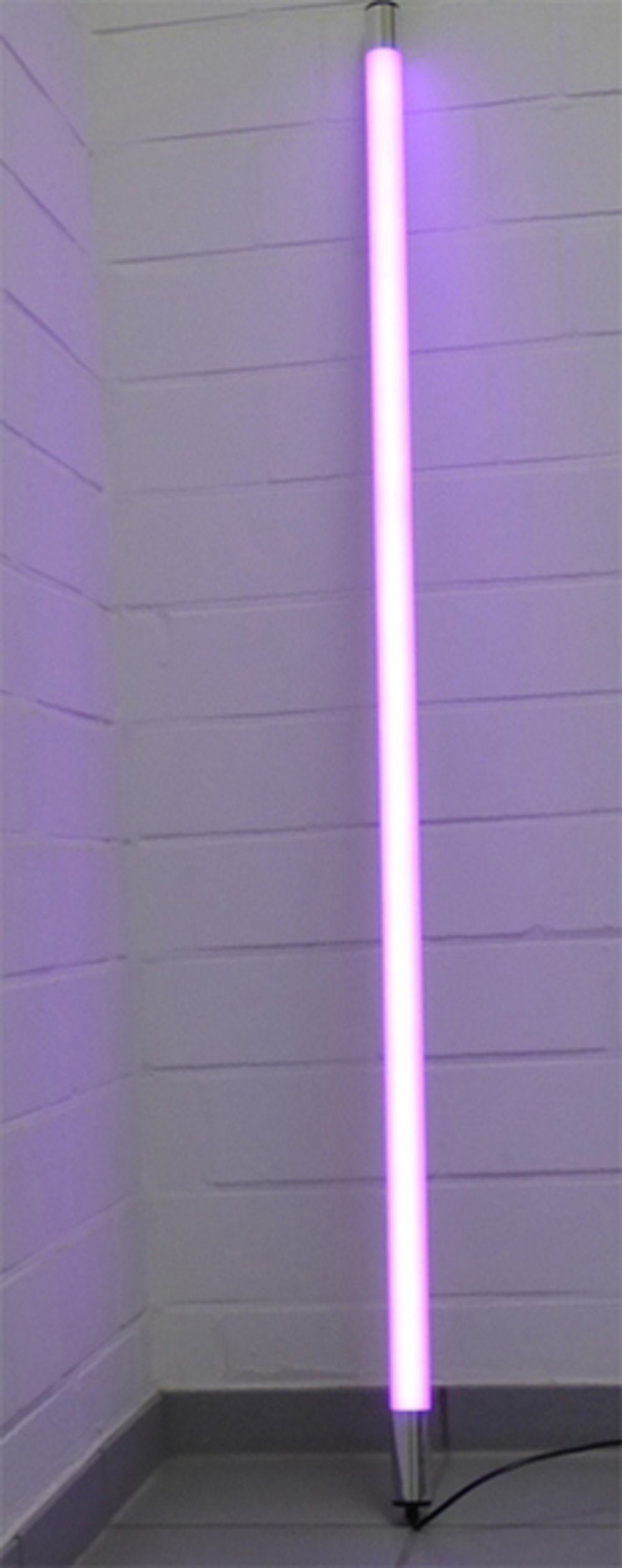 XENON LED Wandleuchte LED Leuchtstab Satiniert 0,63m Länge 950 Lumen IP44 für Außen Violett, LED Röhre T8, Xenon Violett