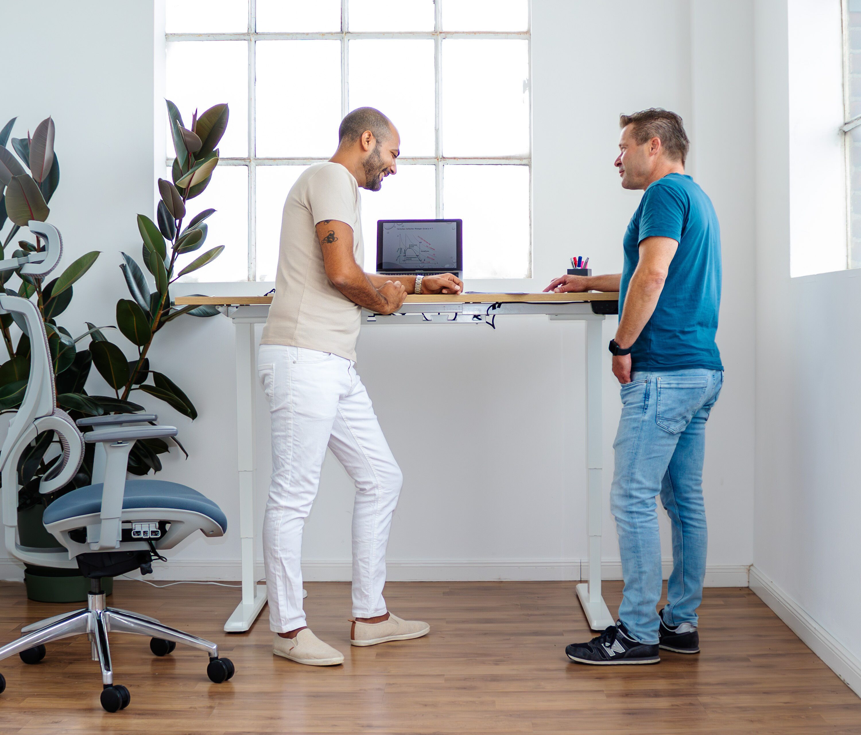 Ergolutions Schreibtisch PRIMUS Speed elektrisch höhenverstellbarer Schreibtisch, 80 kg Traglast / Schnell / Leise / Timer / Memory / Kollisionssensor