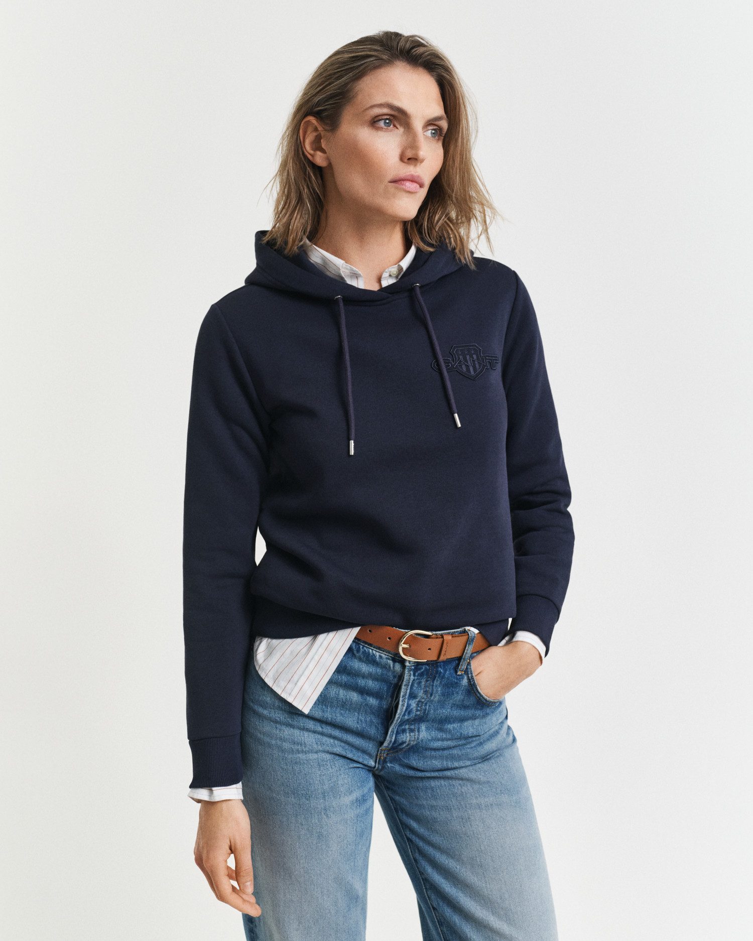 Gant Hoodie REG TONAL SHIELD HOODIE Ton in Ton Stickerei, Rippbündchen günstig online kaufen