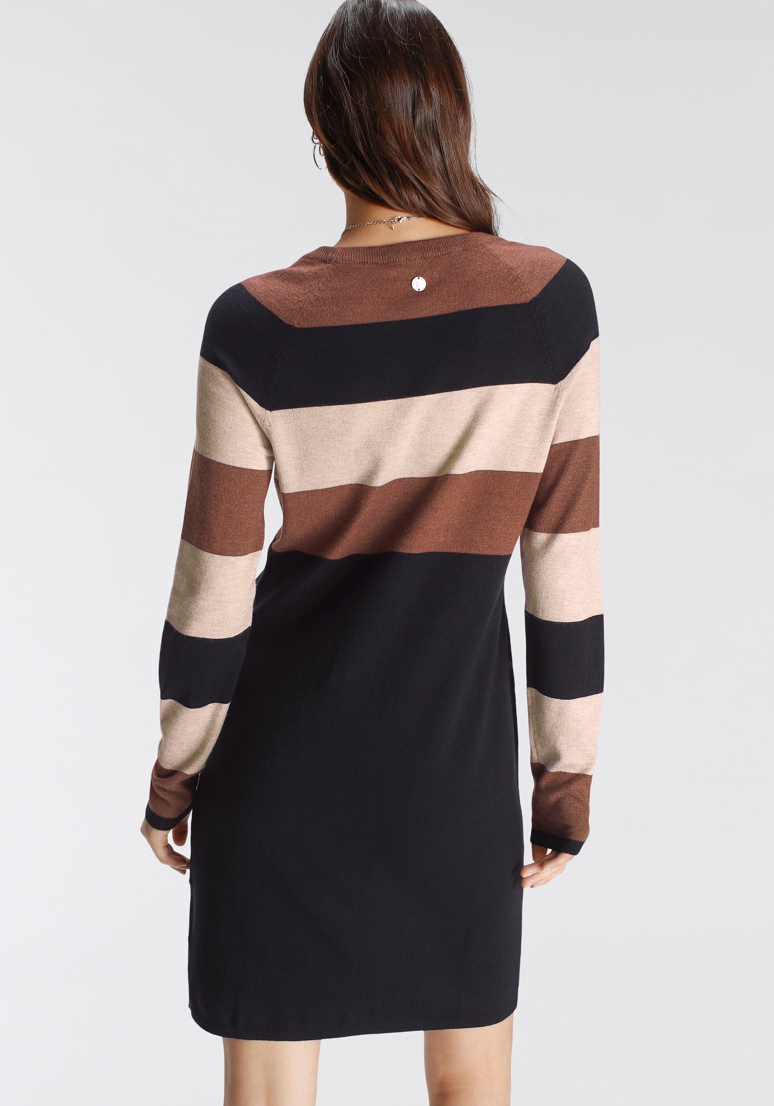 Tamaris Strickkleid aus angenehmer Viskosemischung mit modernen Streifen, ideal für die Übergangszeit