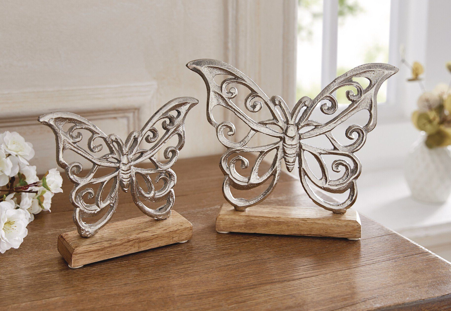 Dekoleidenschaft Dekofigur Schmetterling "Silber" aus Aluminium-Guss im Antik Look & Mangoholz (2 St., im Set), Frühlingsdeko, Figurenset modern für Wohnzimmer Fensterbank, Butterfly