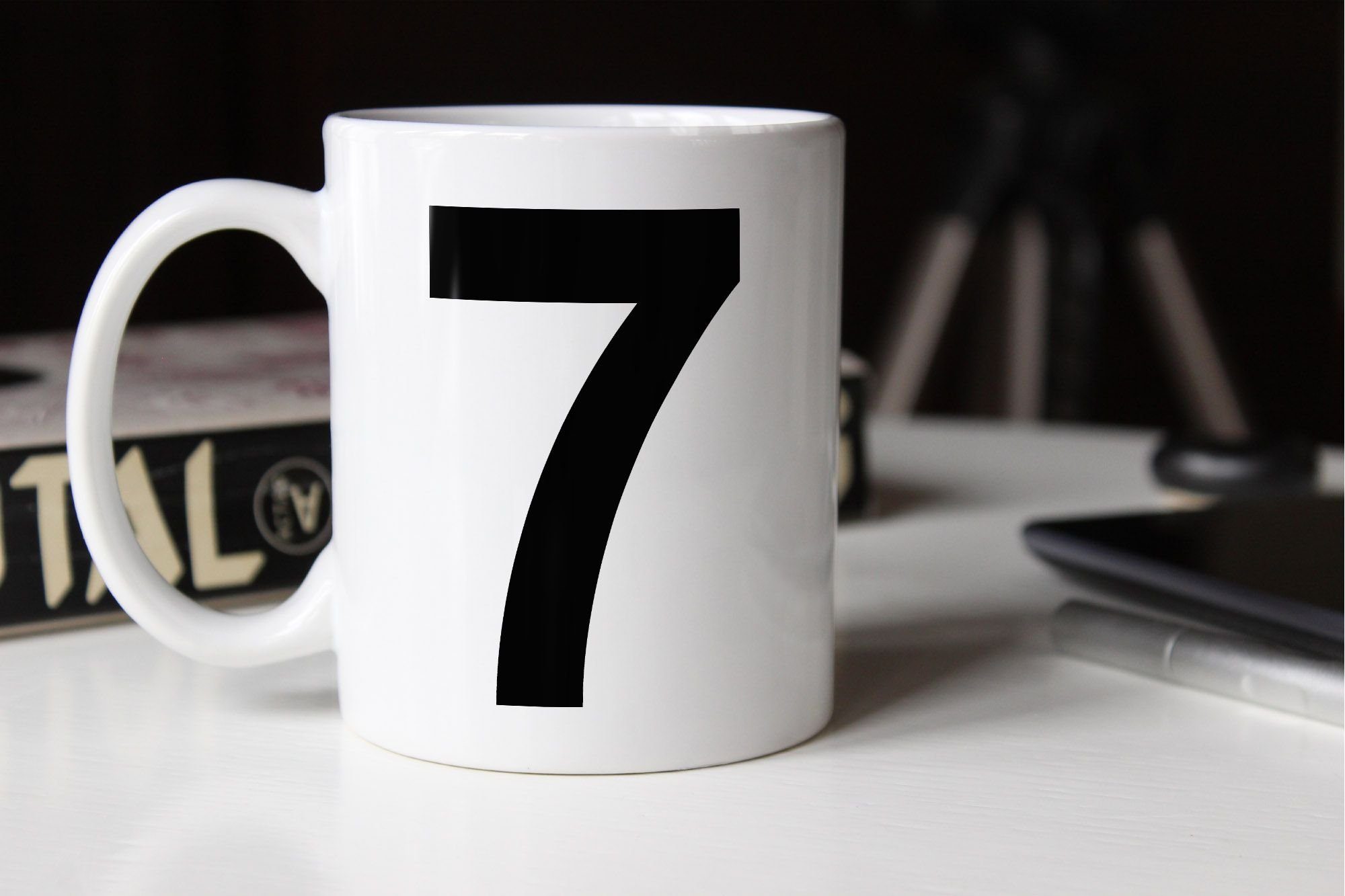 MoonWorks Tasse Kaffee-Tasse Buchstaben Buchstabe Arial Bold glänzend Kaffeetasse Teetasse Keramiktasse MoonWorks®, Keramik