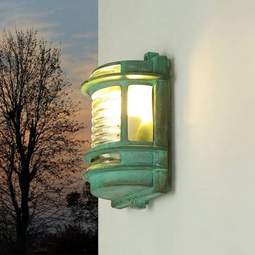 Licht-Erlebnisse Außen-Wandleuchte GRACIA, ohne Leuchtmittel, Grün antik E27 Maritim IP64 H: 22 cm Echt-Messing Glas