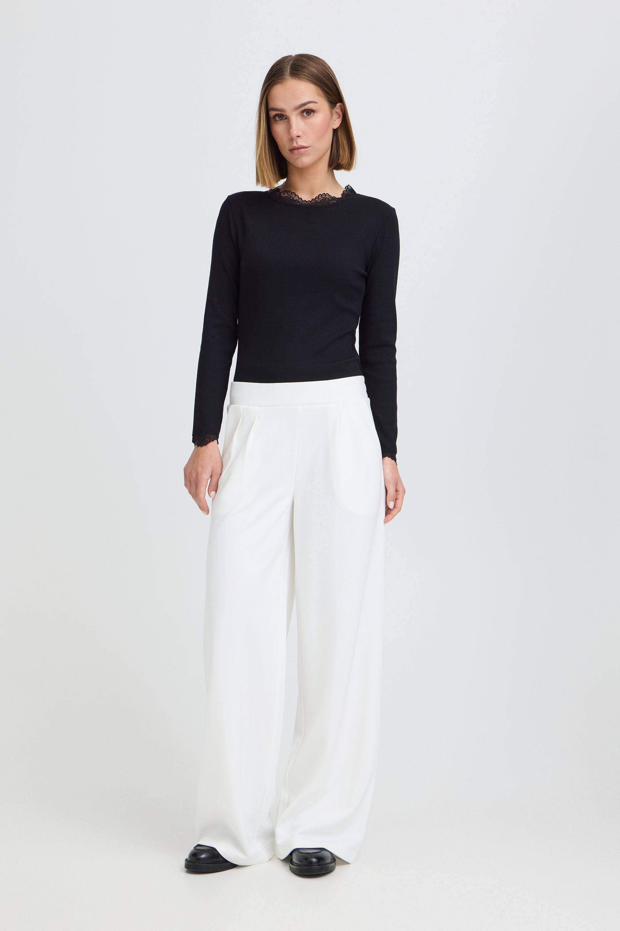 OXMO Langarmshirt OXNSuna Rib Longssleeve mit Spitzen Details