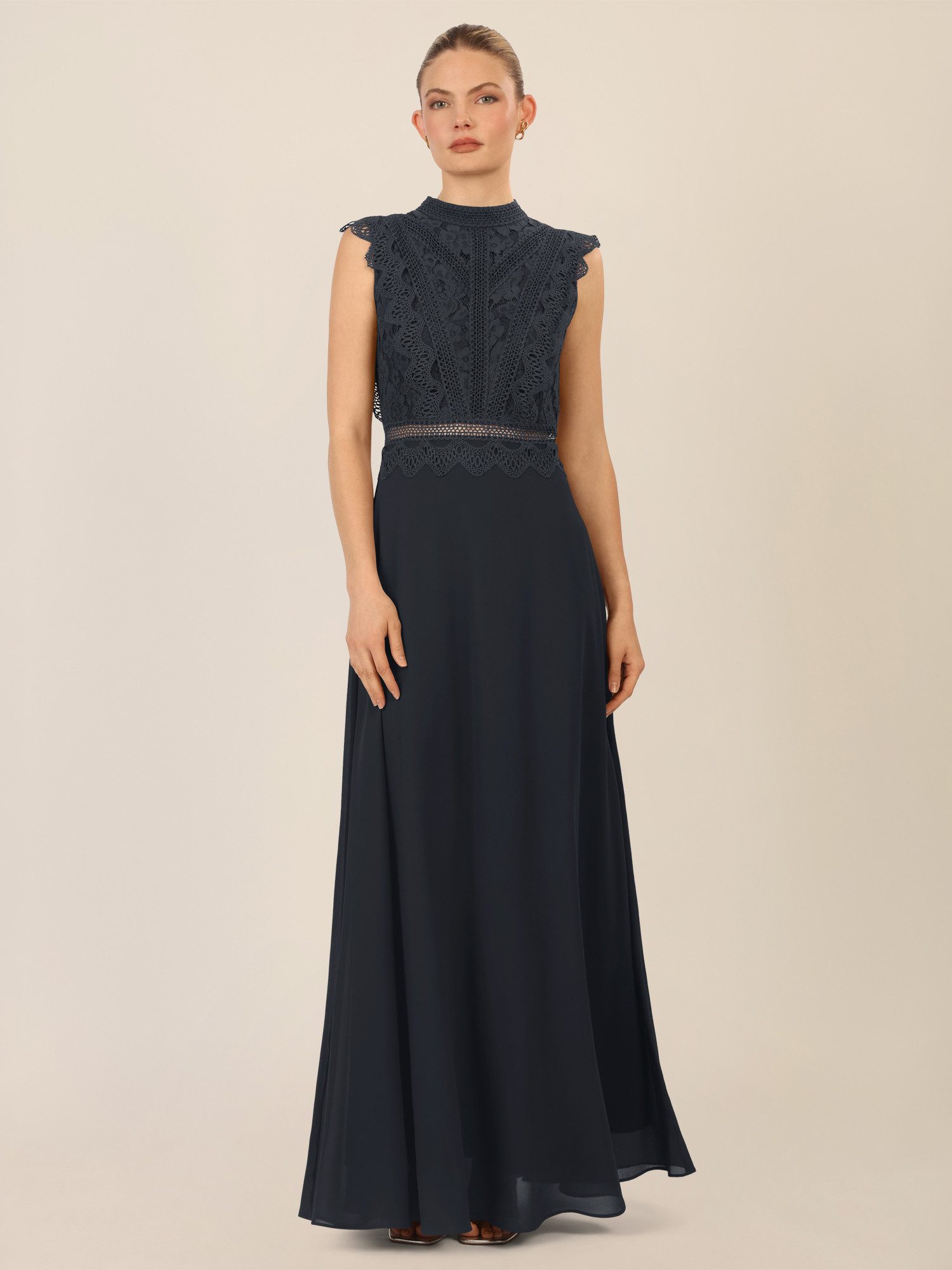 Apart Abendkleid mit Spitze und transparentem Rückenteil günstig online kaufen
