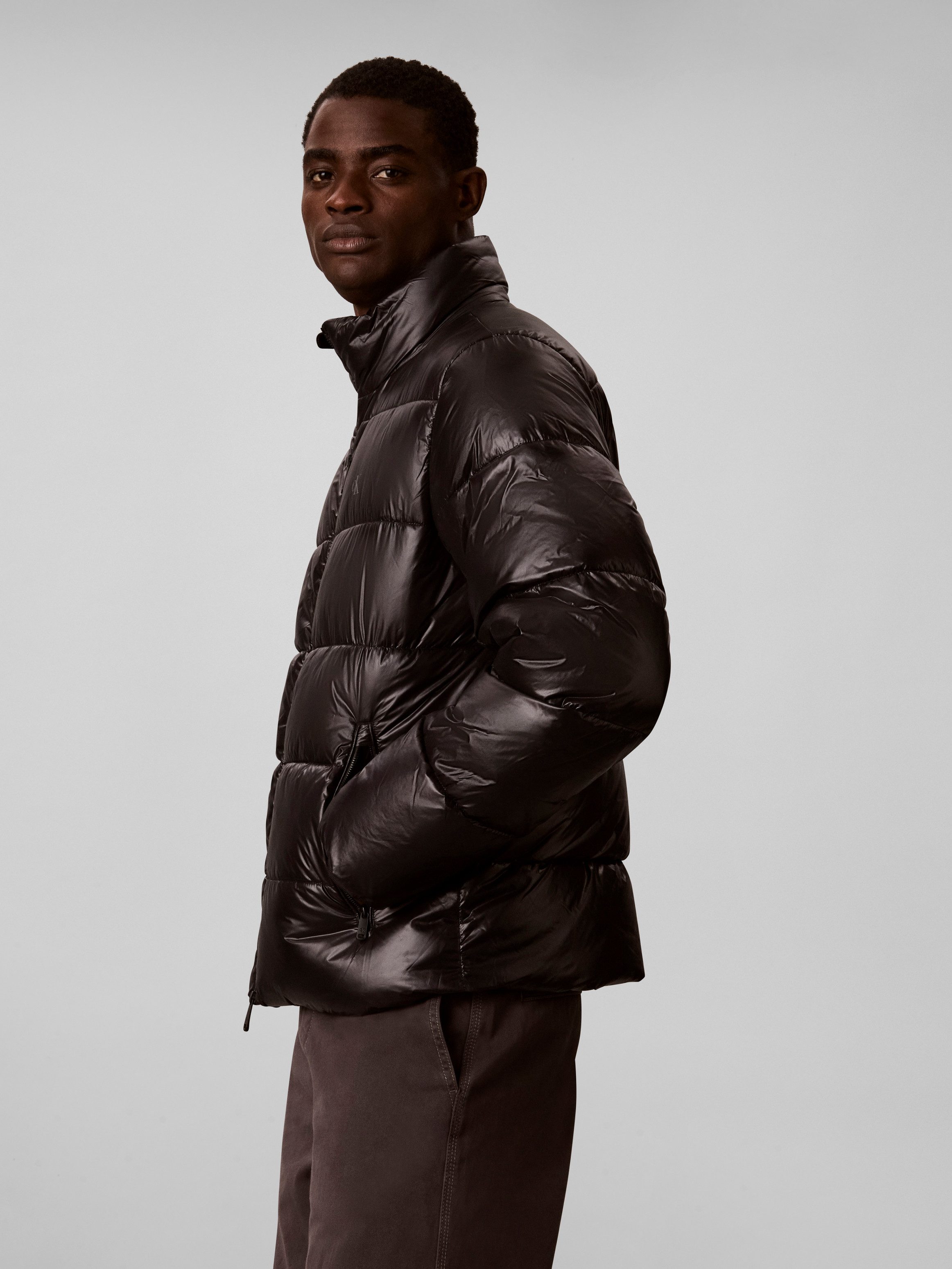 Calvin Klein Jeans Steppjacke HIGH SHINE NYLON PUFFER Regular fit mit Stehkragen – Bild 4 von 5