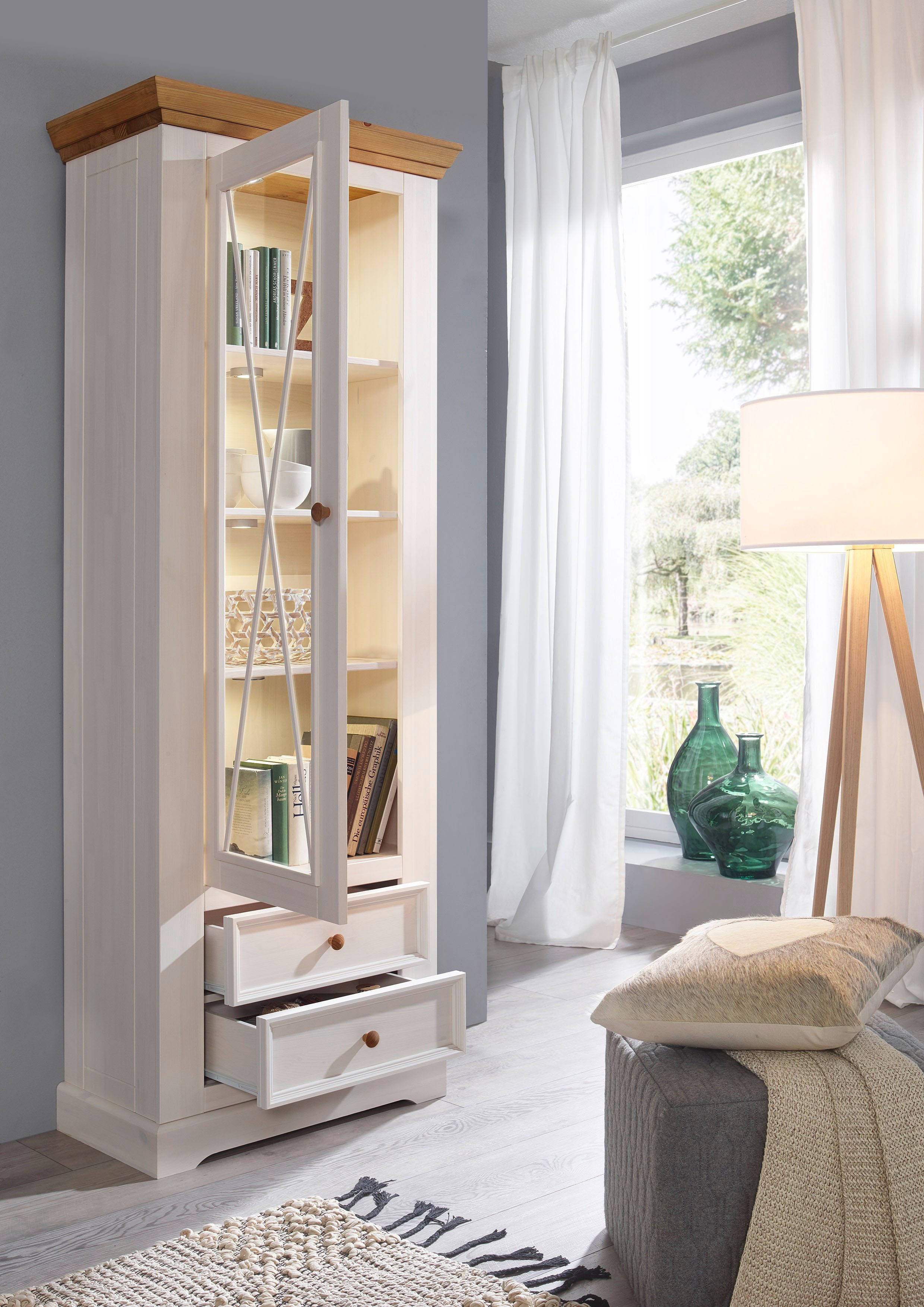 Woodroom Vitrine Oslo (Maße: 79 × 214 × 42 cm) Kiefer massiv weiß oder grau gewachst