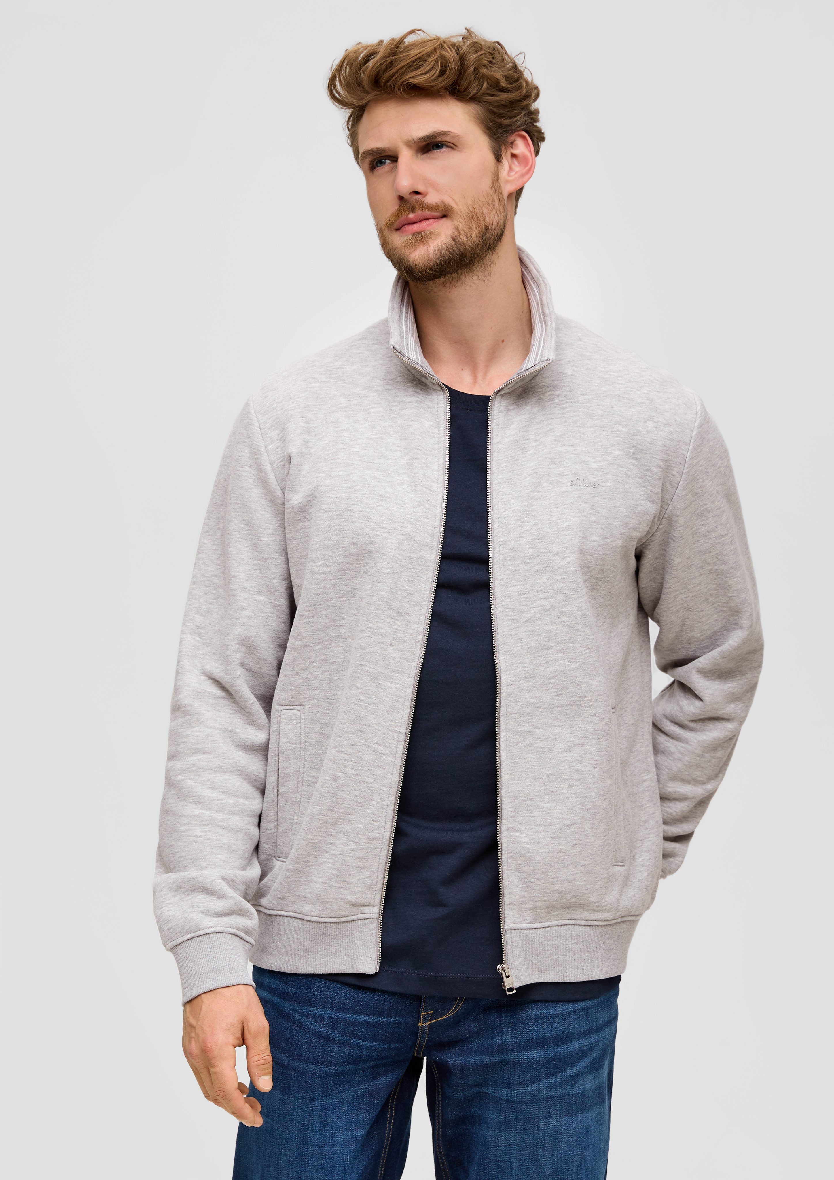 s.Oliver Allwetterjacke Sweatshirt-Jacke mit Stehkragen Logo, Streifen-Detail grau meliert