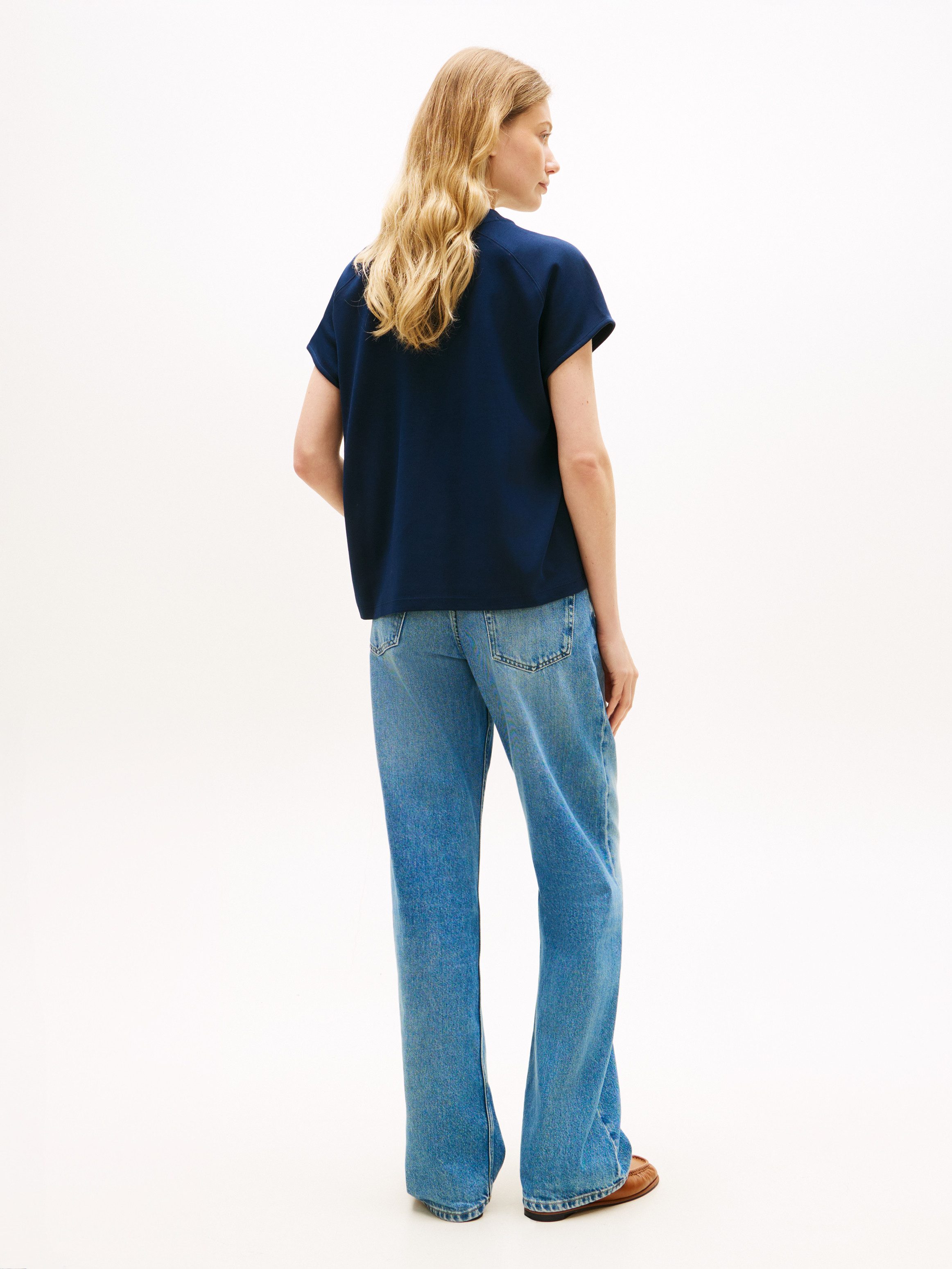 Tommy Hilfiger Kurzarmshirt SEASONAL SCRIPT CAP SLV TEE mit Raglanärmeln, Relaxed Fit – Bild 5 von 5