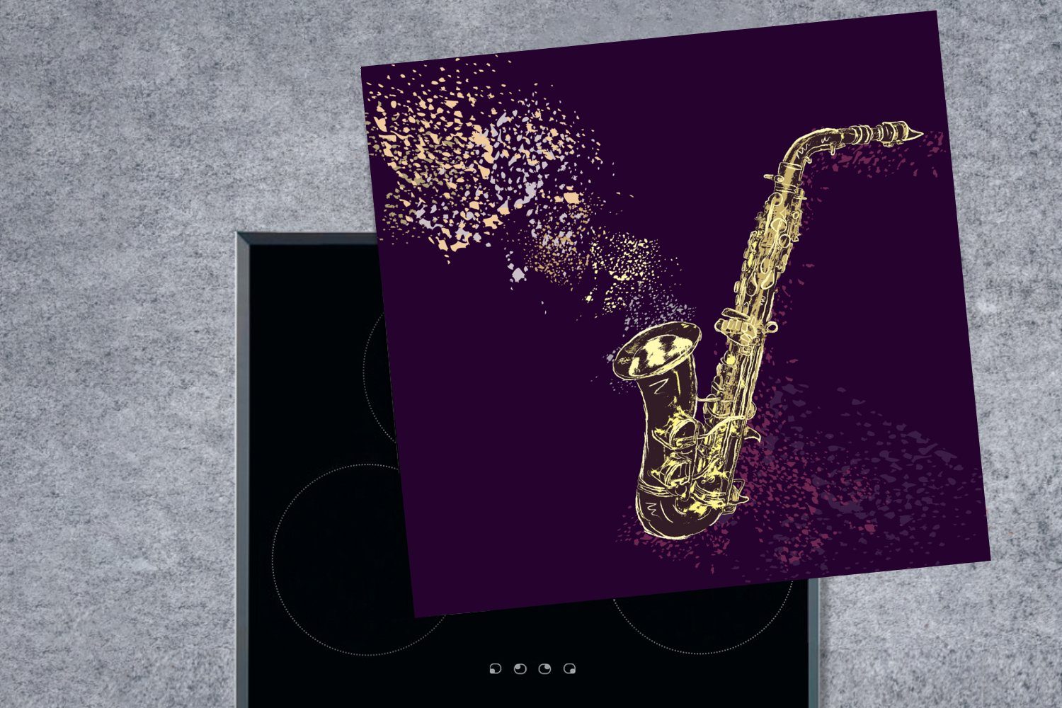 einem (1 für Vinyl, cm, lila Hintergrund, MuchoWow 78x78 küche Saxophons Illustration eines Arbeitsplatte goldenen tlg), Ceranfeldabdeckung, auf Herdblende-/Abdeckplatte