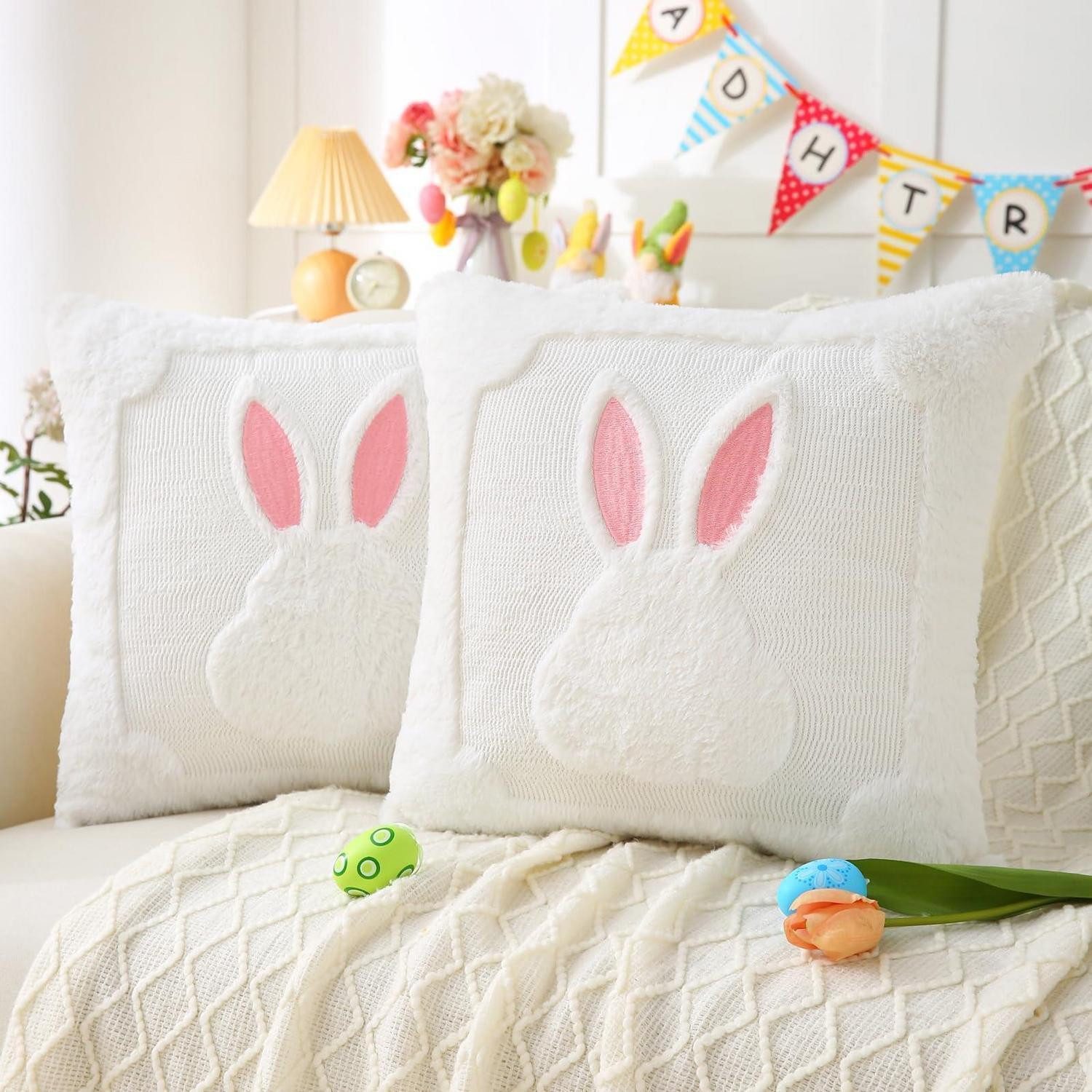 LuxusKollektion Kissenbezug 2er-Set Kissenbezug Ostern Hase 50x50 Creme Kunstfell, (2 Stück)