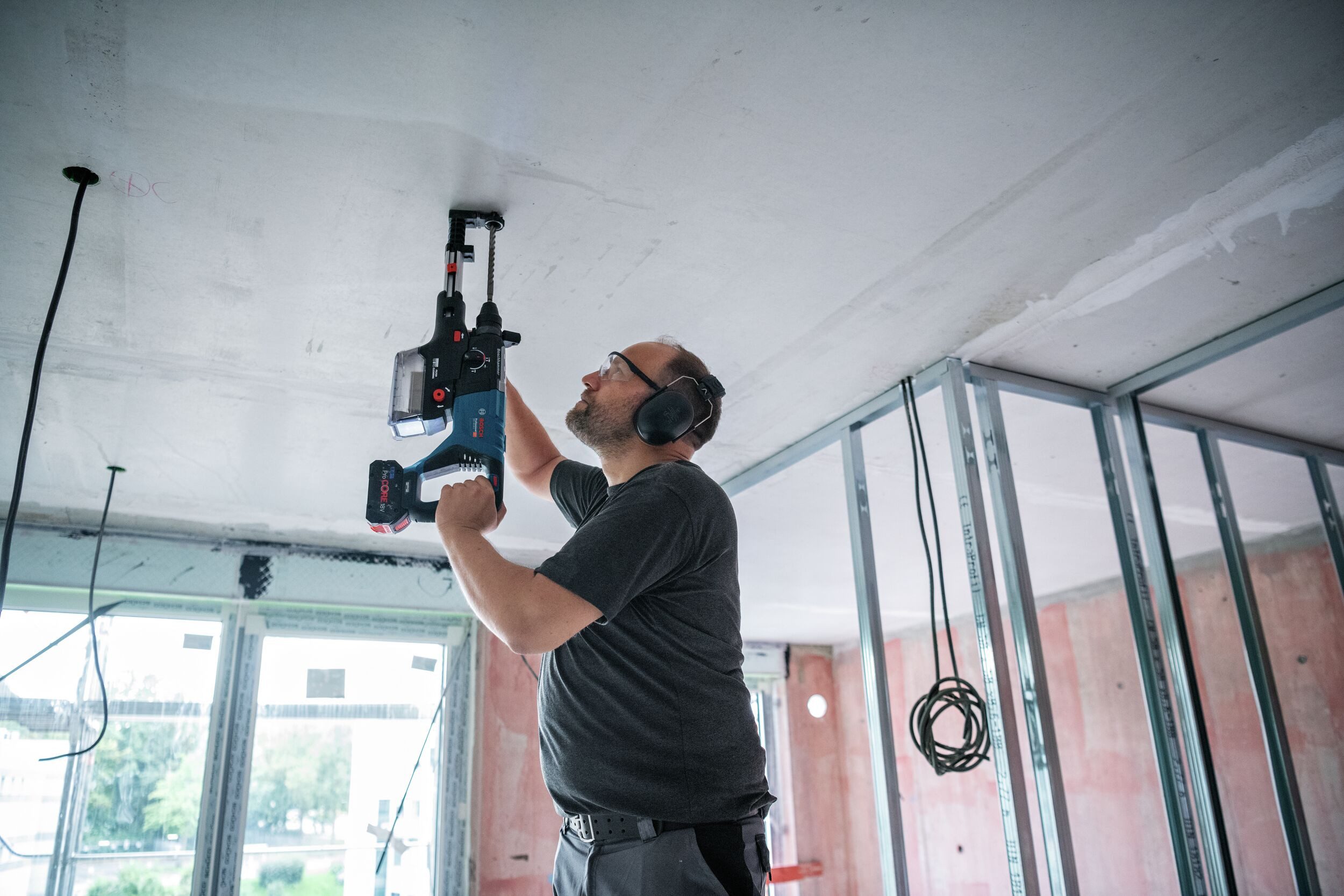 BOSCH Akku-Kombibohrhammer GBH 18V-28 D, 18 V, max. 950 U/min, Bohrhammer mit SDS plus Heavy Duty Ohne Akku - im Karton