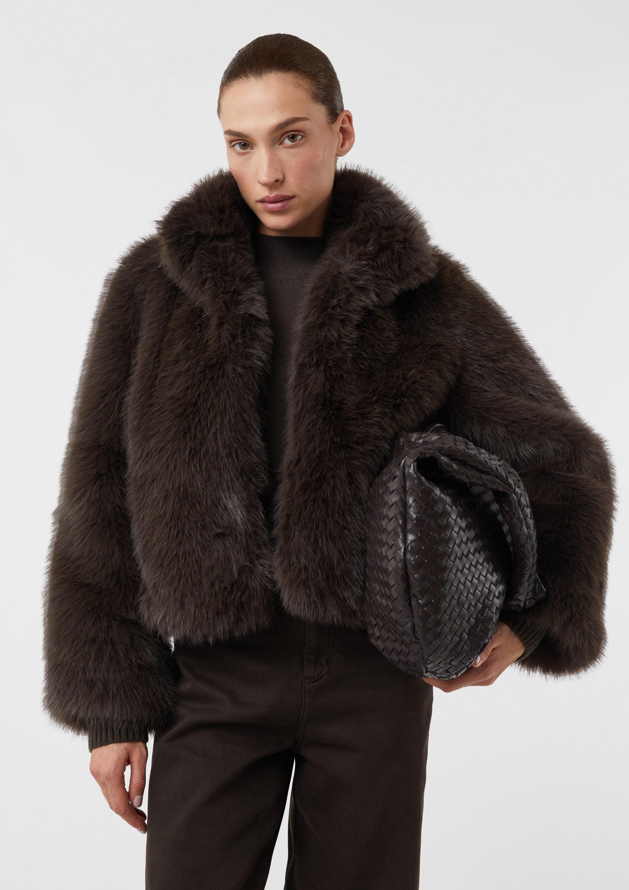 comma Funktionsjacke Outdoor-Jacke Kurze Kunstfelljacke mit Eingrifftaschen