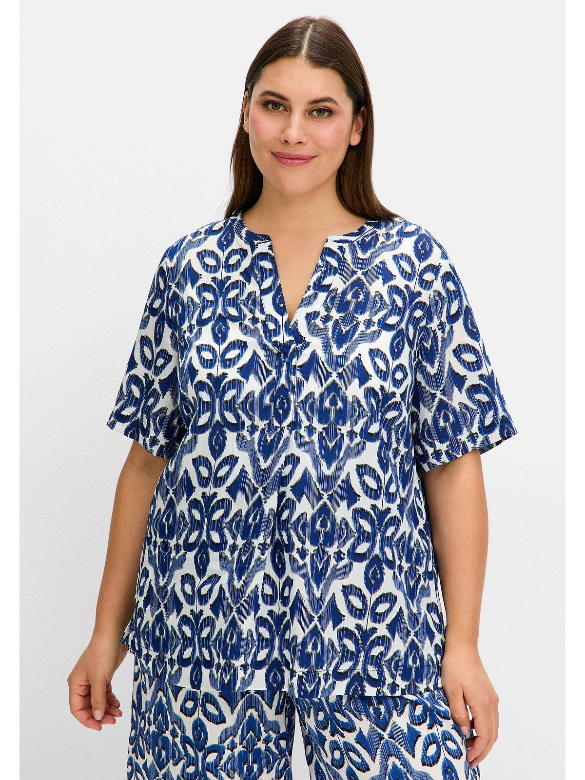 Sheego Tunika Große Größen in grafischem Alloverdruck.