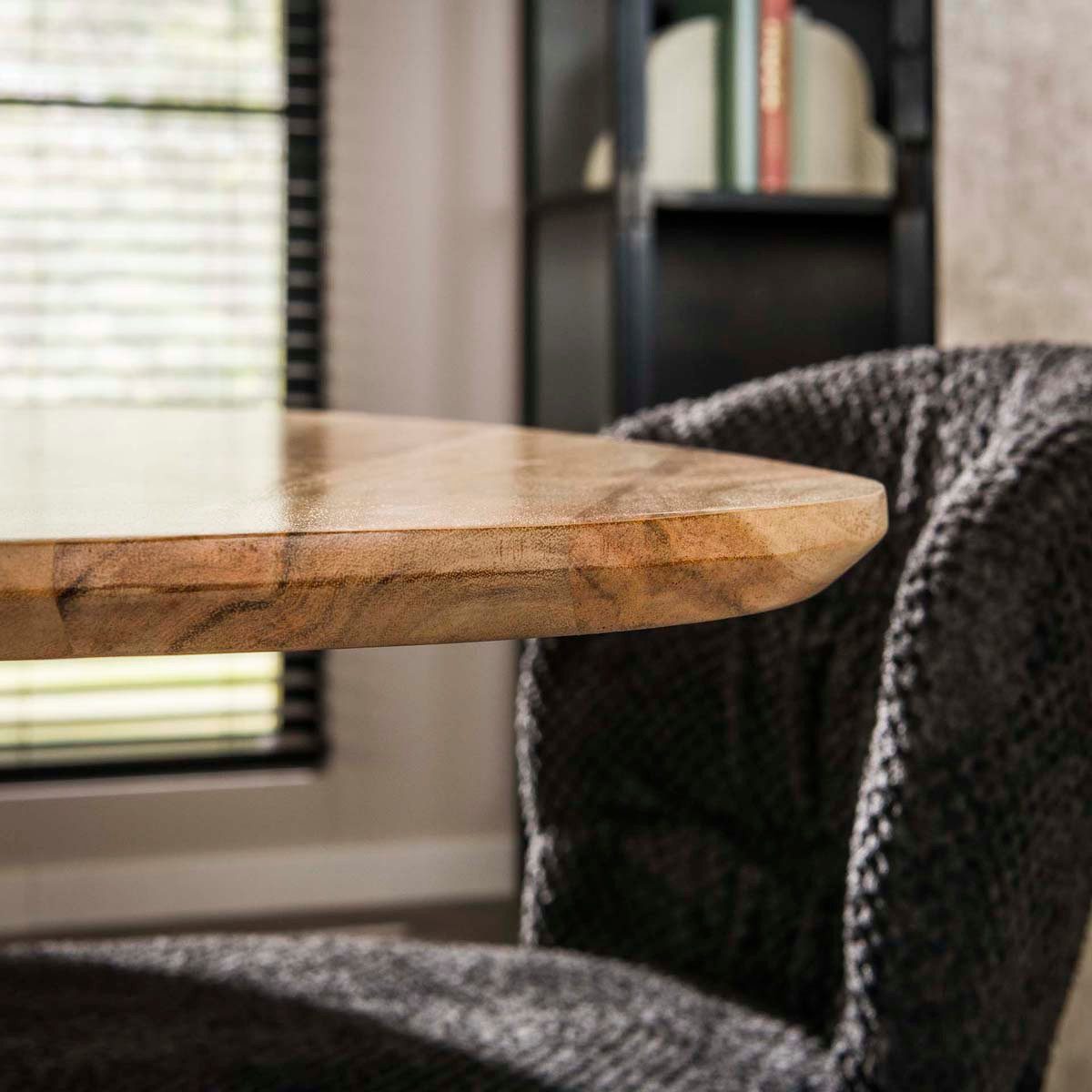 LEVEN Lifestyle Esstisch TRIANGEL Esszimmertisch dreieckige Form massiv, 135 x 135 cm