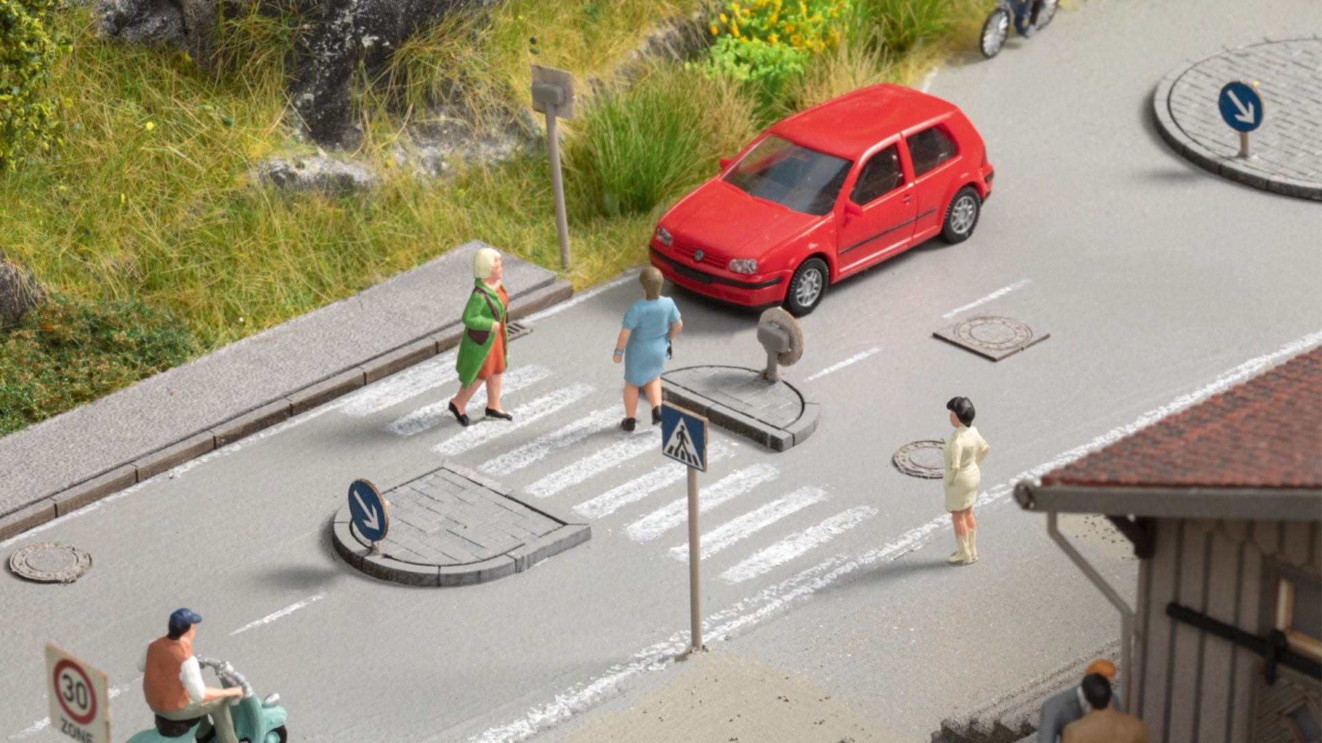 NOCH Modelleisenbahn-Straße NOCH Straßen-Deko-Set, realistische Straßen für Mo