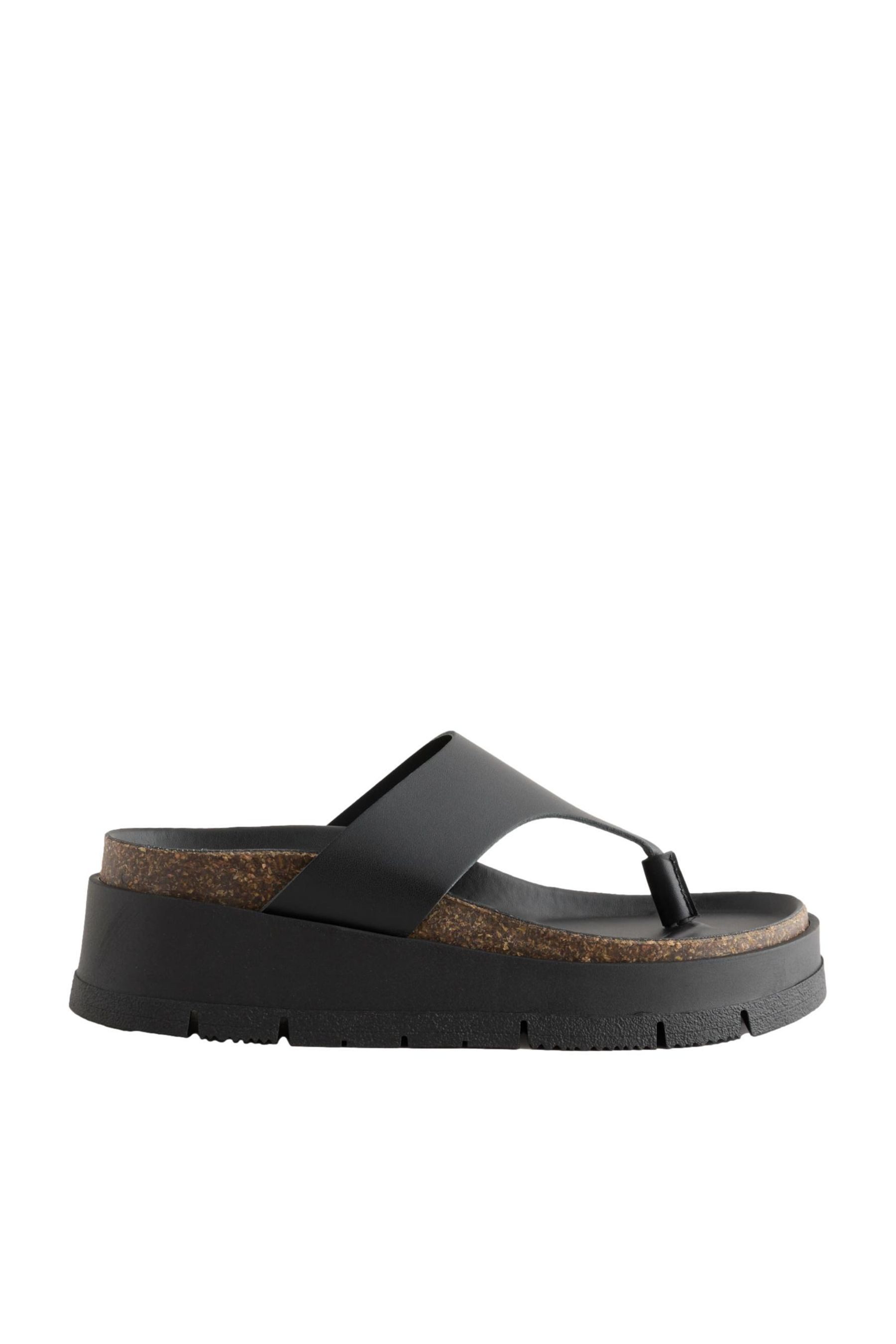 Next Markante Pantoletten aus Leder mit T-Zehensteg Pantolette
