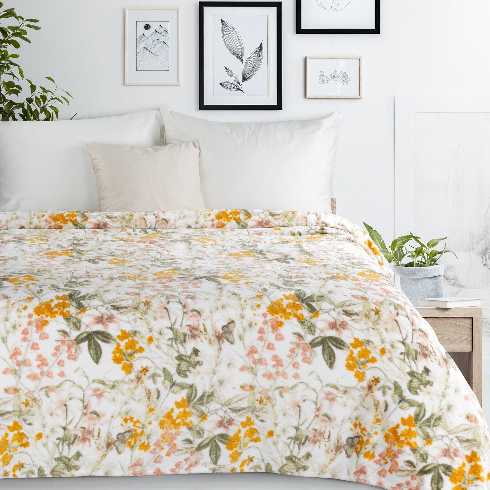 Wohndecke Spring, Eurofirany, Kuscheldecke Flanodecke mit Frühlings-Blumenmotiv 150 × 200 cm