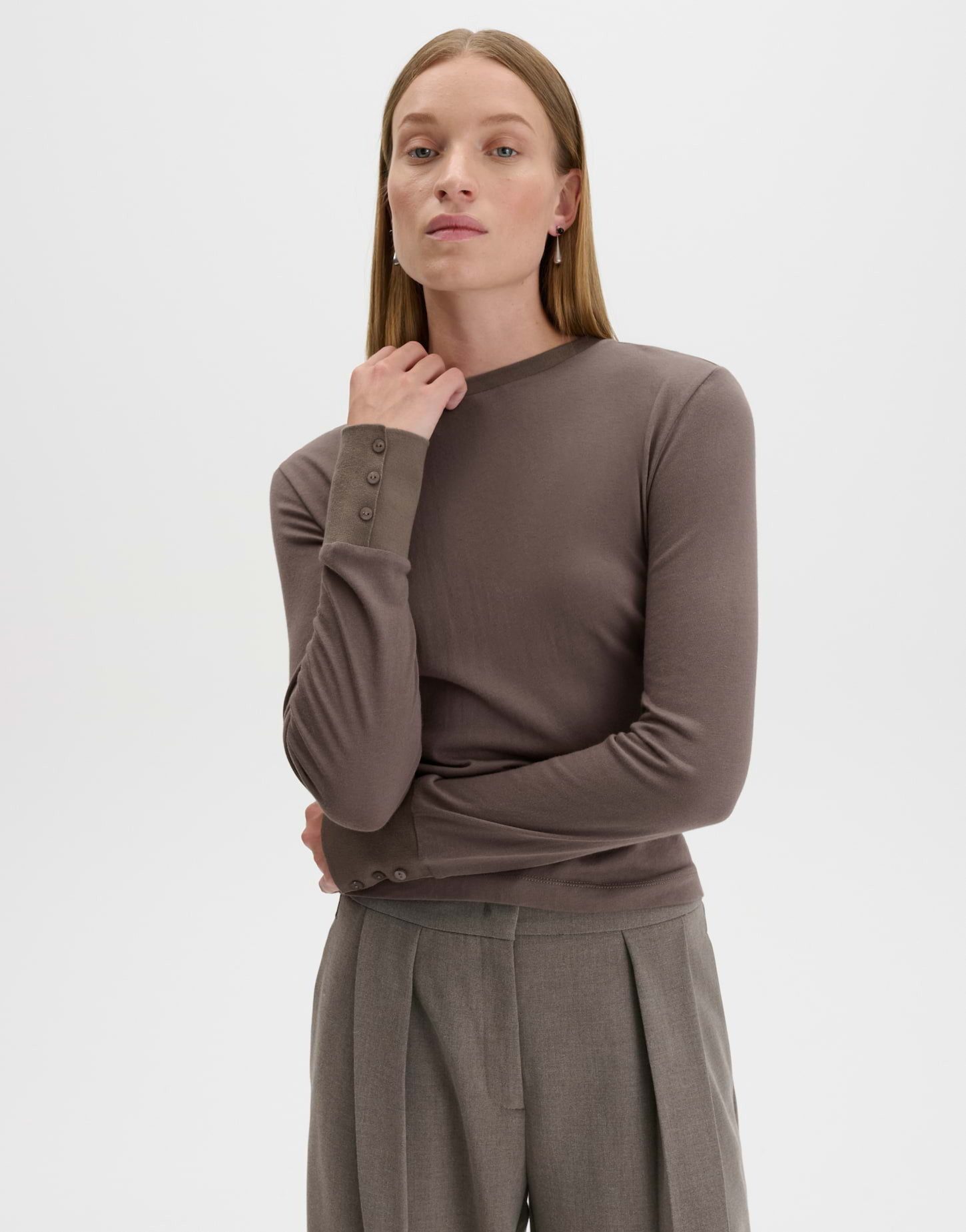 someday Longsleeve Kedi aus weichem Jersey Schmale Passform, Knopfdetail am Ärmelsaum