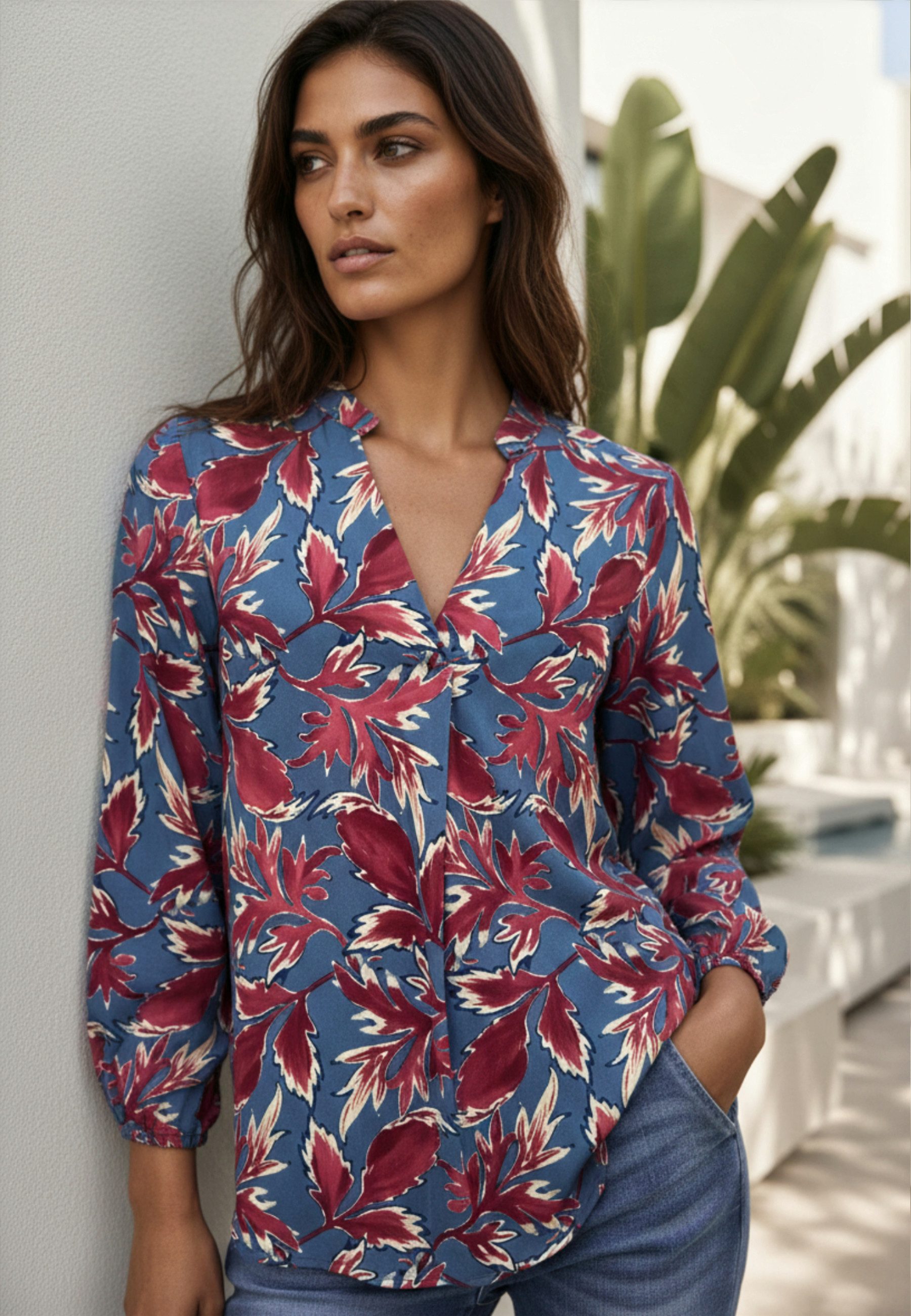 Andijamo-Fashion Schlupfbluse SHADOW BLOOM Ausdrucksstarker Print mit Blattstruktur – Bild 3 von 5