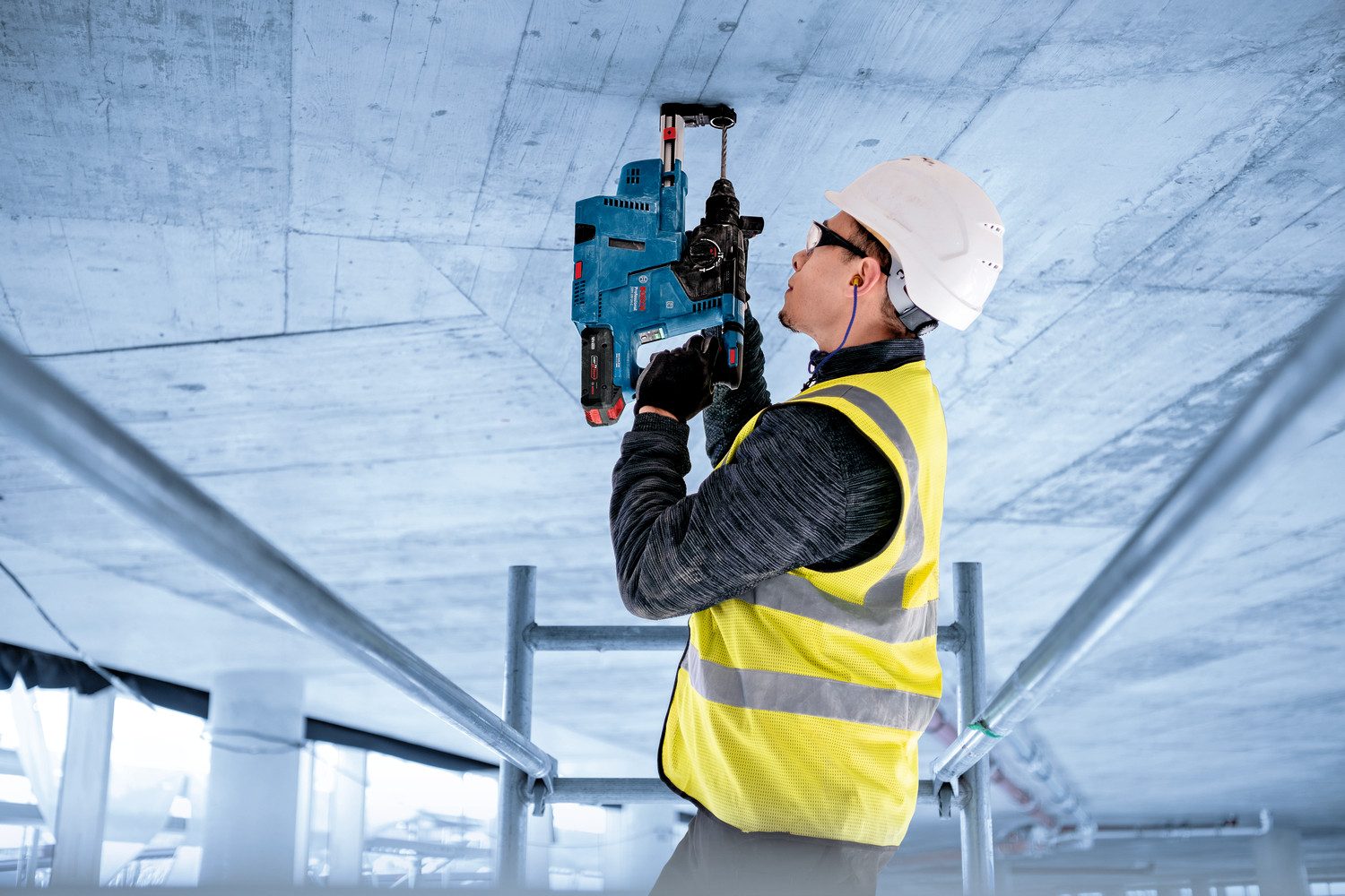 Bosch Professional EXBA 18V-40 Akku Starter-Set, 2 Akkus 4Ah, inkl. Ladegerät