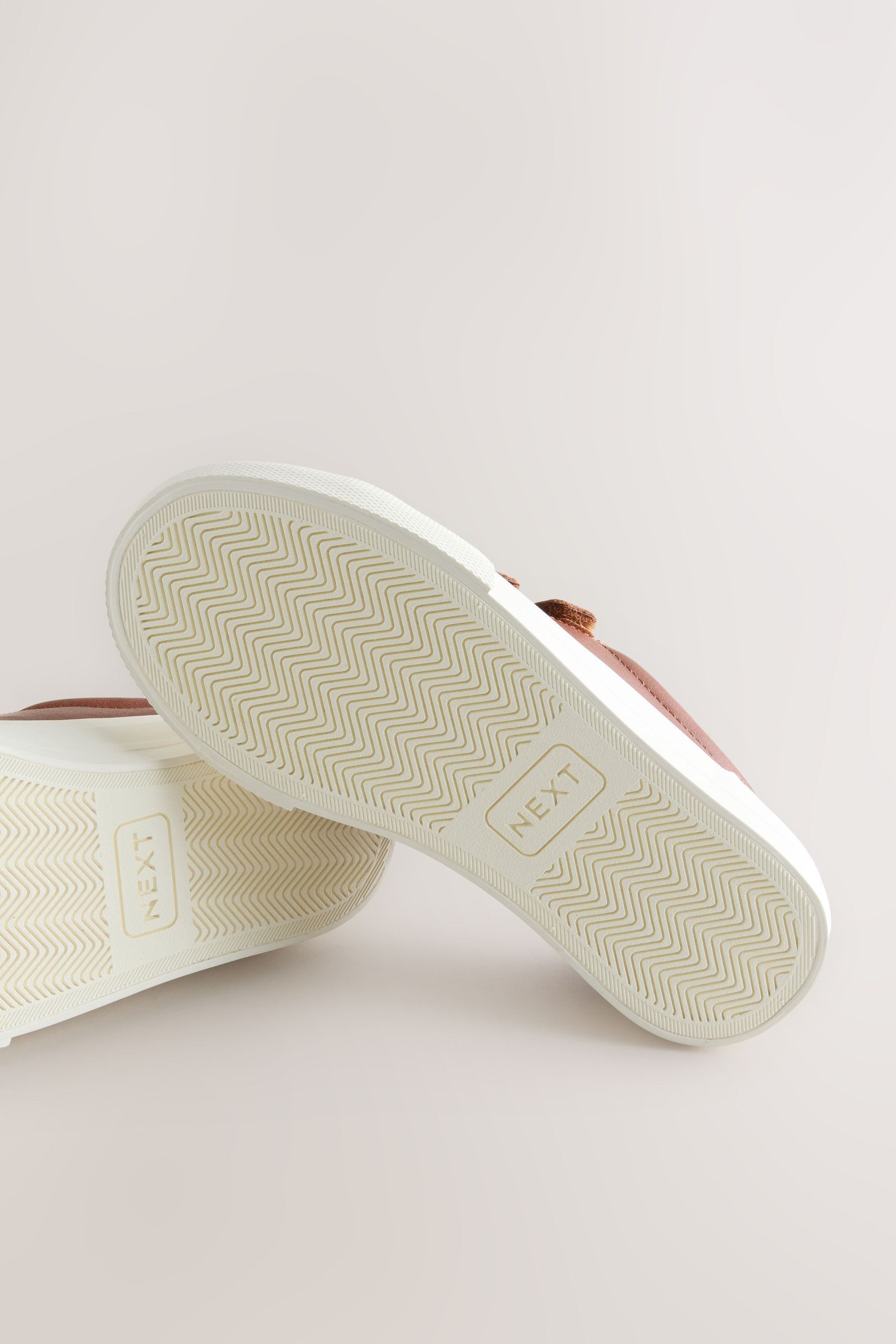 Next Lässig-elegante Sneaker, weite Passform Sneaker (1-tlg)