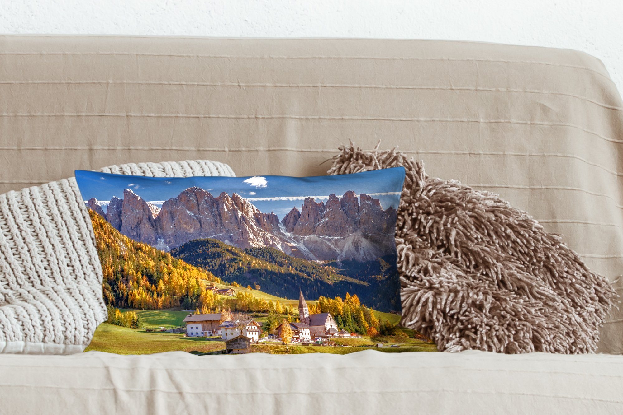 Wohzimmer den Dekokissen Schlafzimmer einem Dekokissen Tal in Dekoration, Dorf MuchoWow Zierkissen, Dolomiten, mit in Füllung,
