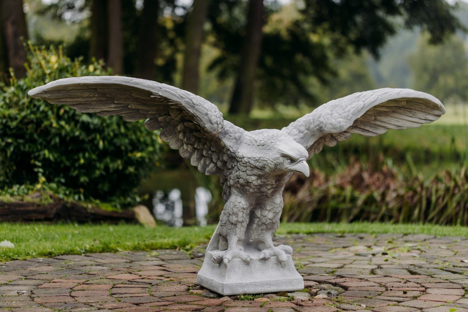gartendekoparadies.de Gartenfigur Beeindruckende Adler-Statue, H. 83 günstig online kaufen