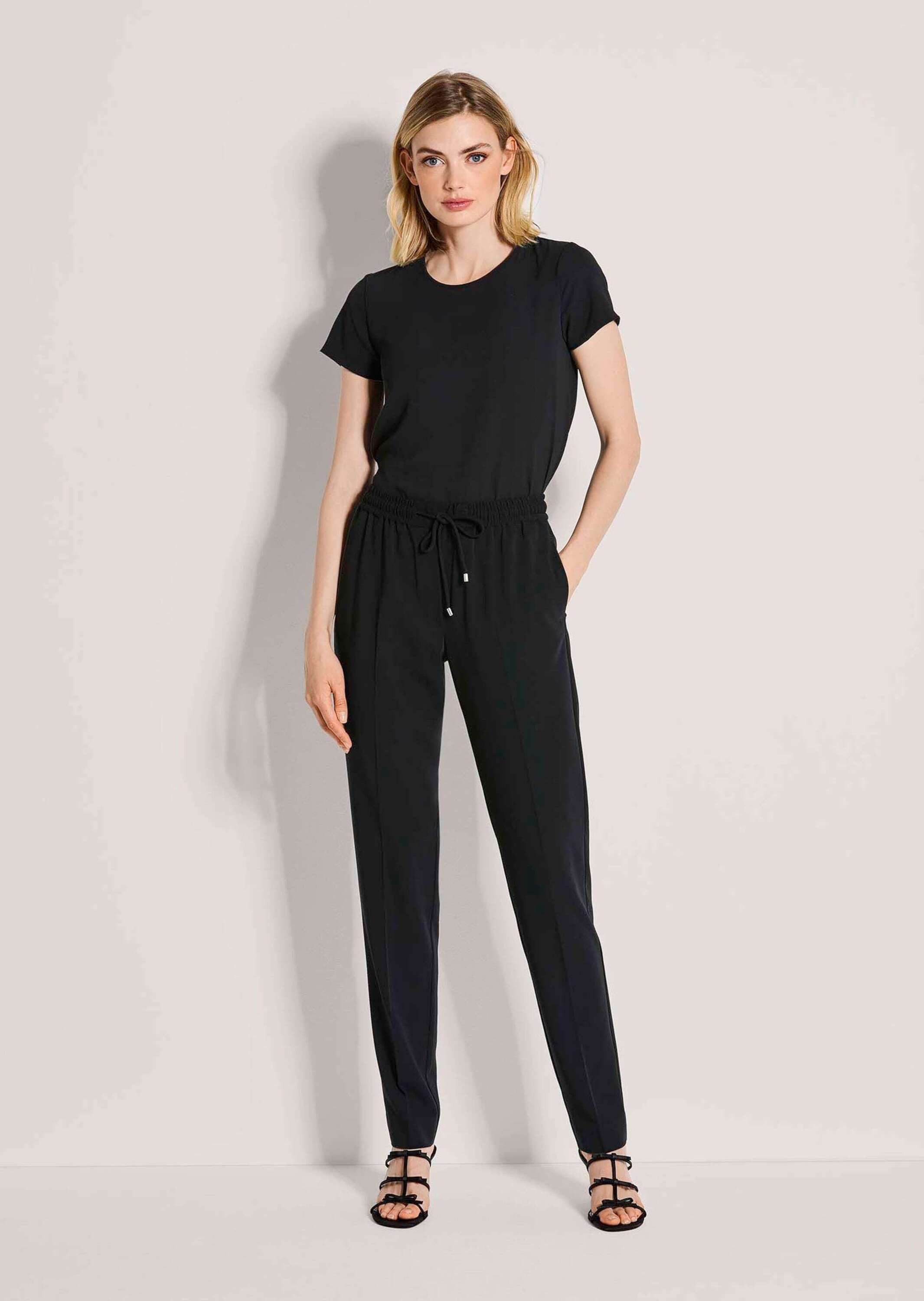 MADELEINE Jogger Pants Kurzgröße: Schlupfhose mit Bindeband Jerseyhose mit Schlupfbund, Taschen, Bügelfalten und Knöchellänge