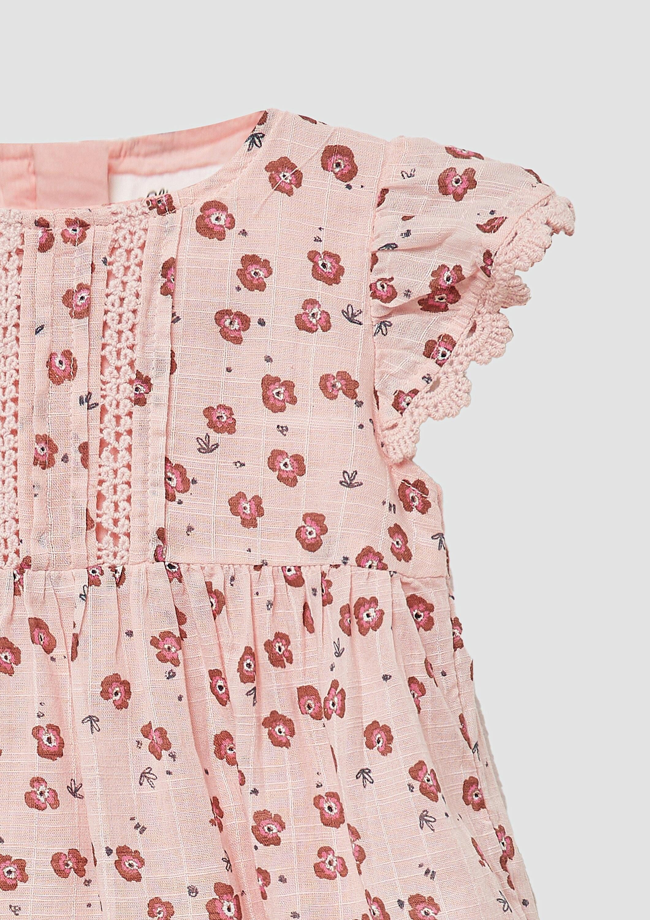 s.Oliver Minikleid Kleid Ausgestelltes Baumwoll-Kleid mit Flügelärmeln und Spitzenbesatz