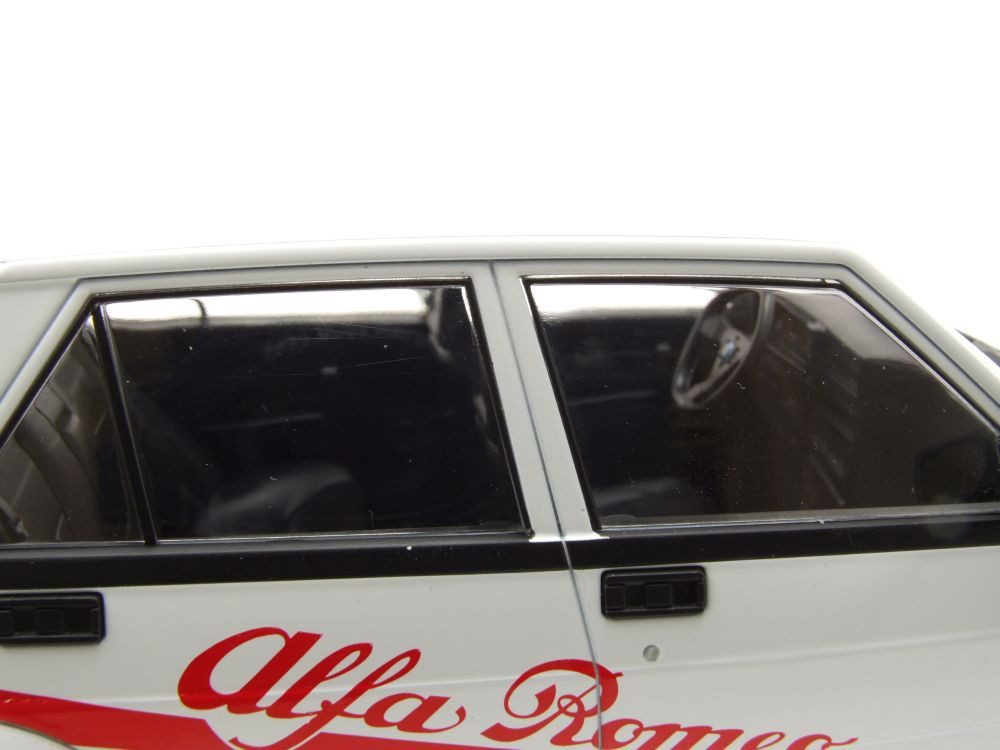 MCG Modellauto Alfa Romeo 75 Turbo Evoluzione 1987 weiß Modellauto 1:18 MCG, Maßstab 1:18