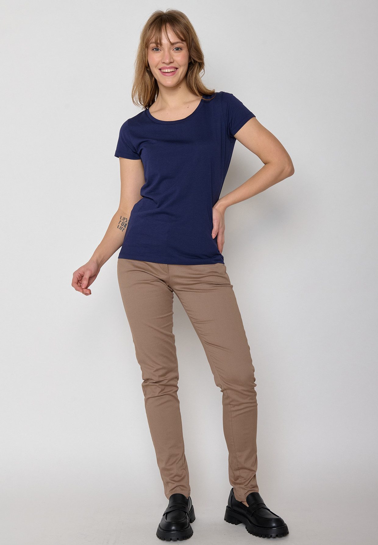 GreenBomb T-Shirt Loves Basic Motiv Basic (1-tlg., 1) figurbetont, leicht tailliert, klassische Kurzärmel