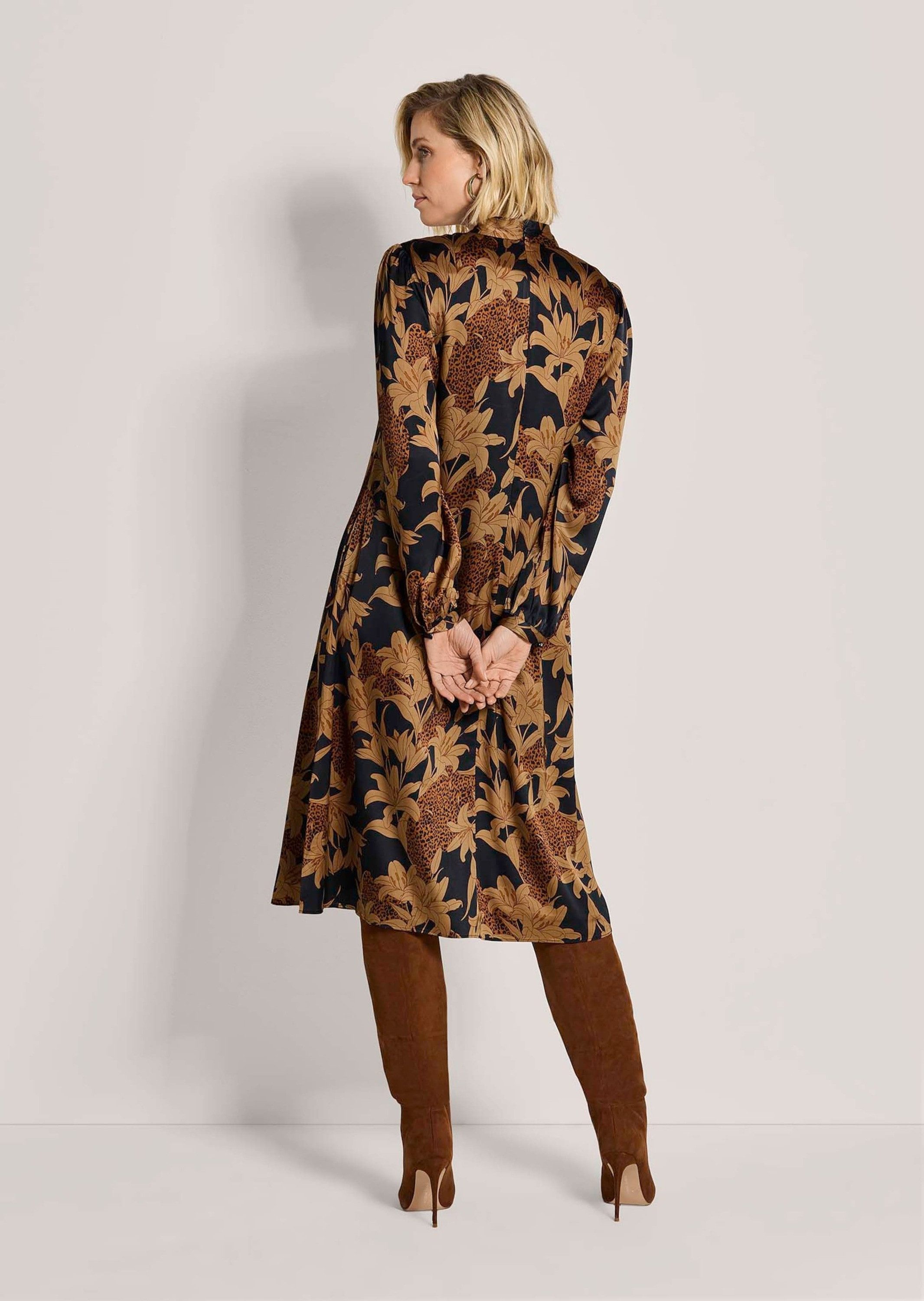 MADELEINE Midikleid Schluppenkleid mit Blütenprint V-Ausschnitt, schwingender Rock & seitliche Eingrifftaschen