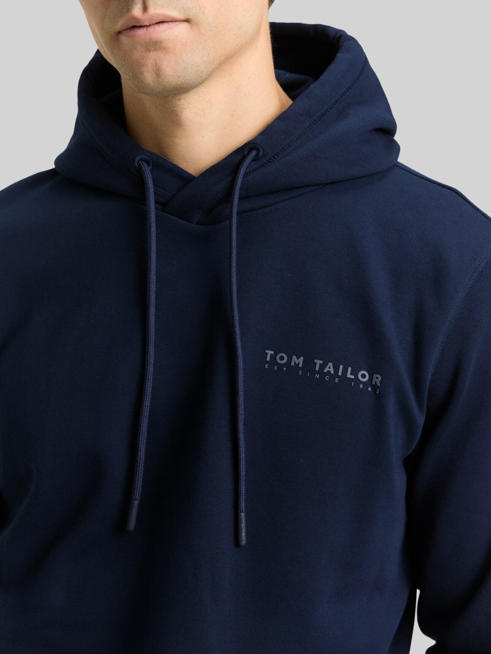 TOM TAILOR Sweatshirt Strick & Sweatshirts Hoodie Sweatshirt mit Logo-Print – Bild 4 von 5