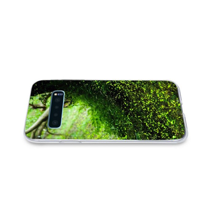 MuchoWow Handyhülle Glühwürmchen in einer grünen Landschaft während der Tageslichtstunden Phone Case Handyhülle Samsung Galaxy S10+ Silikon Schutzhülle FN11523