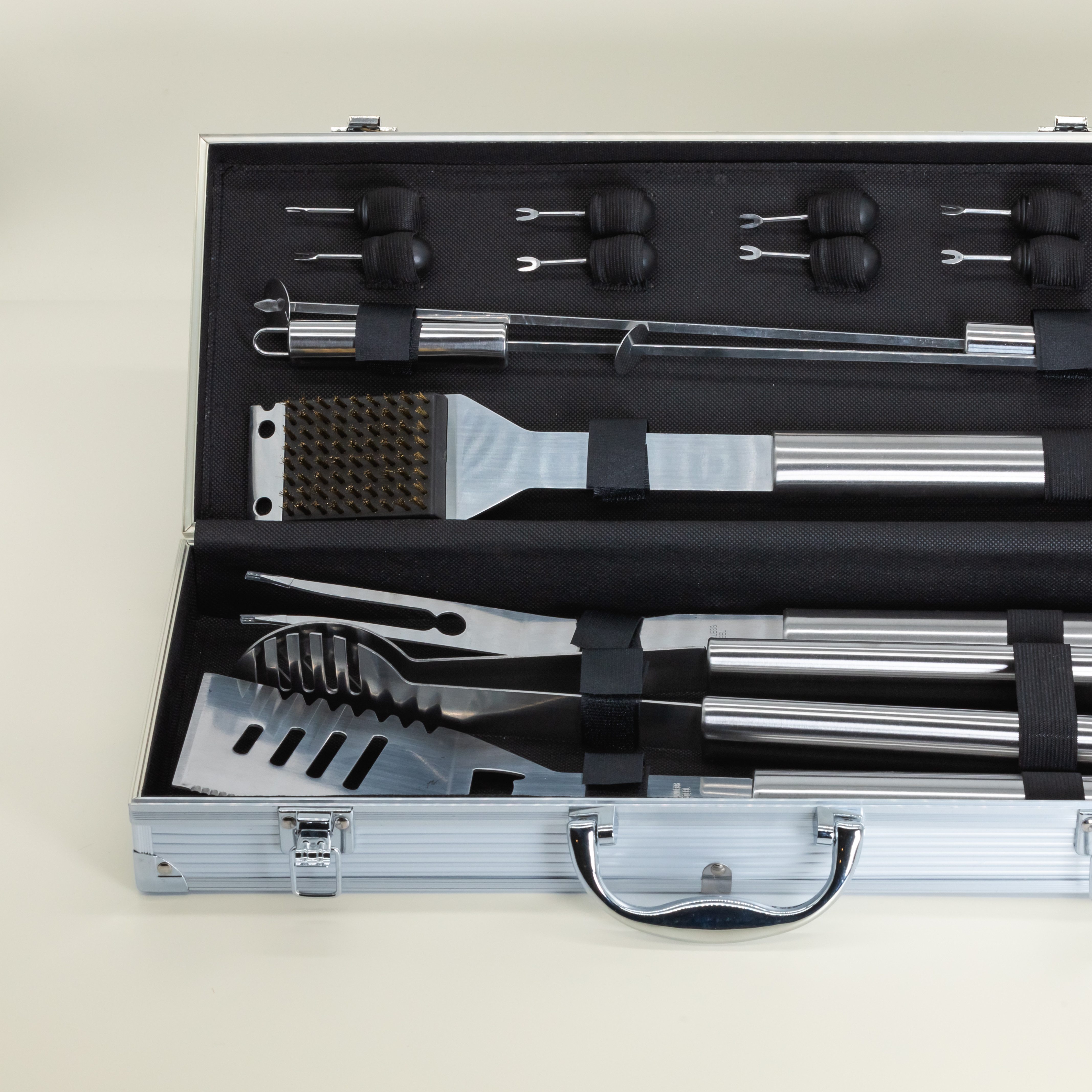 Geschenkbox Grillbesteck-Set Grillbesteck mit Koffer 14 teilig, (14 tlg., Praktischer Aufbewahrungskoffer inklusive), Umfangreiches Grillbesteck-Set mit 14 Teilen