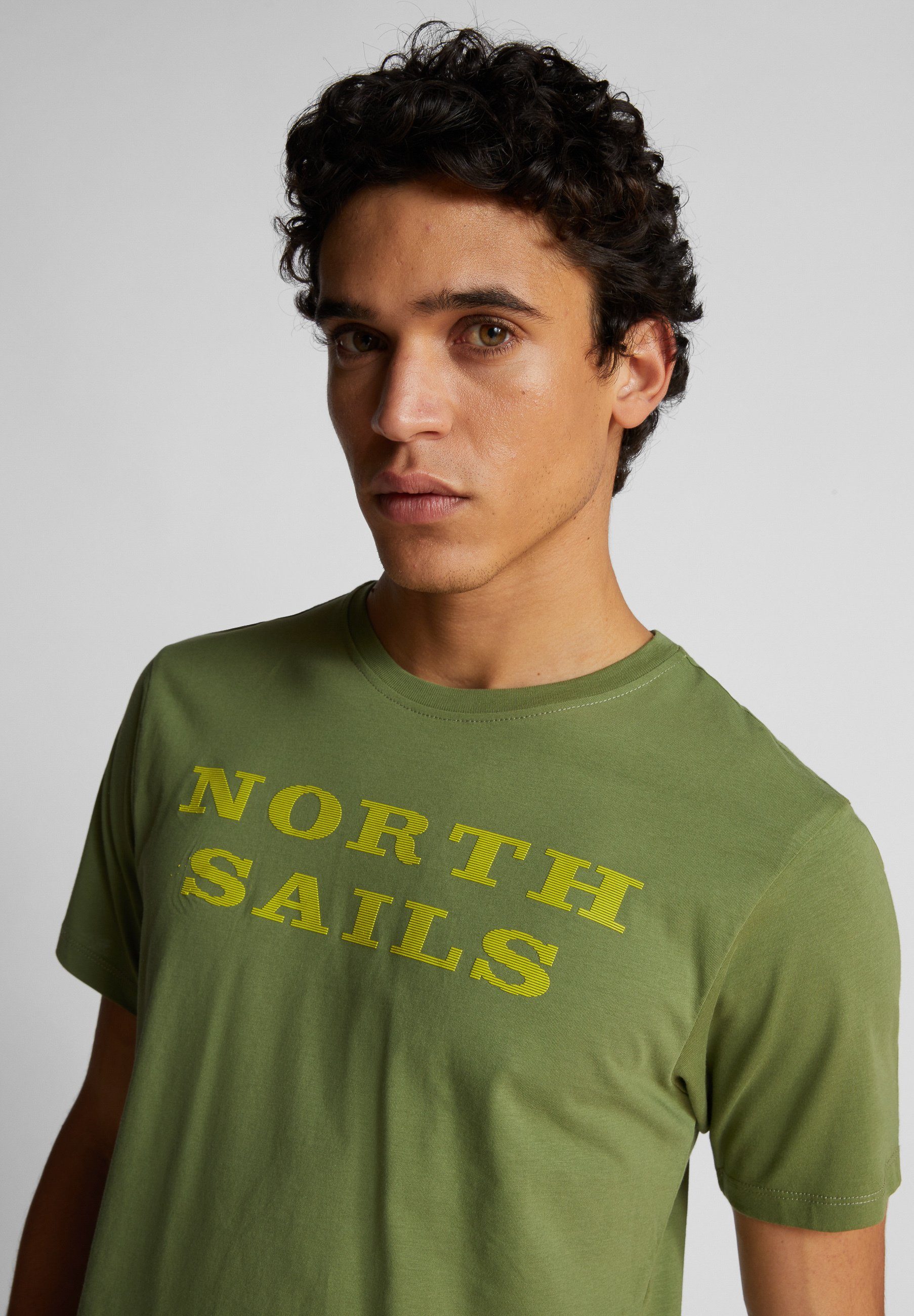GREEN T-Shirt mit OLIVE T-Shirt Schriftzug North Sails